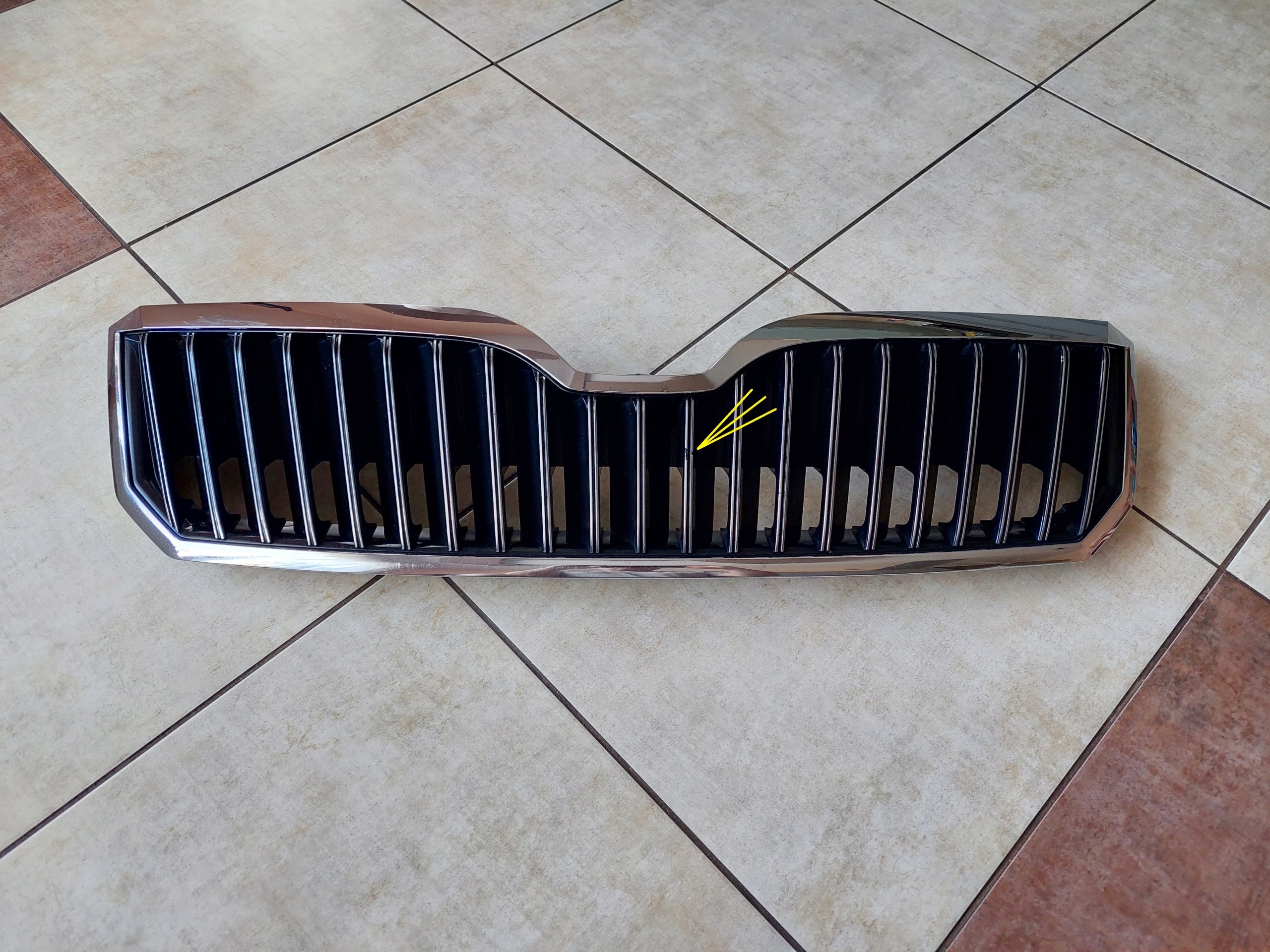 Kühlergrill Skoda SUPERB II FRONTGRILL 3T0853668B1 Kühlergitter