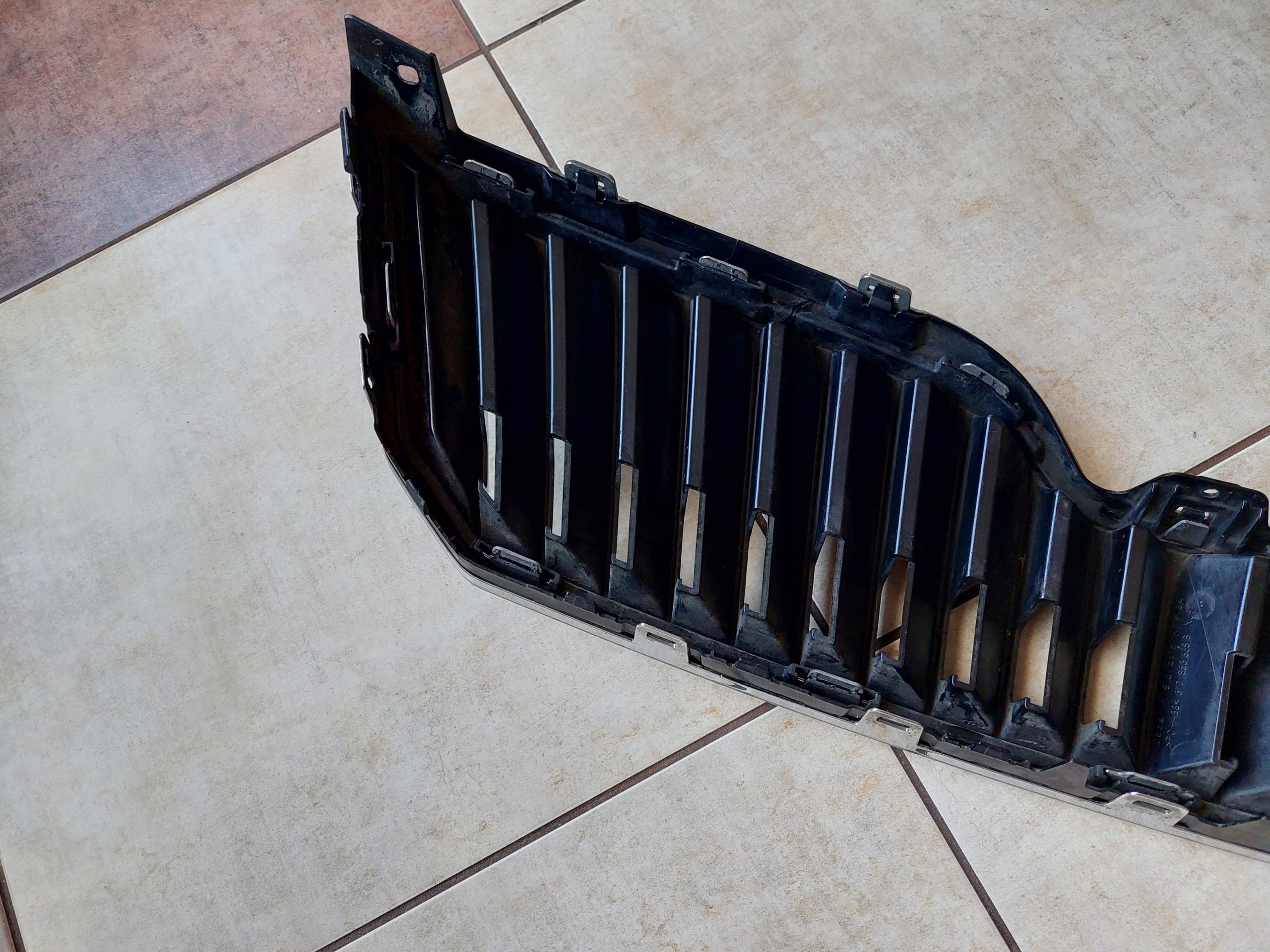 Kühlergrill Skoda SUPERB II FRONTGRILL 3T0853668B1 Kühlergitter