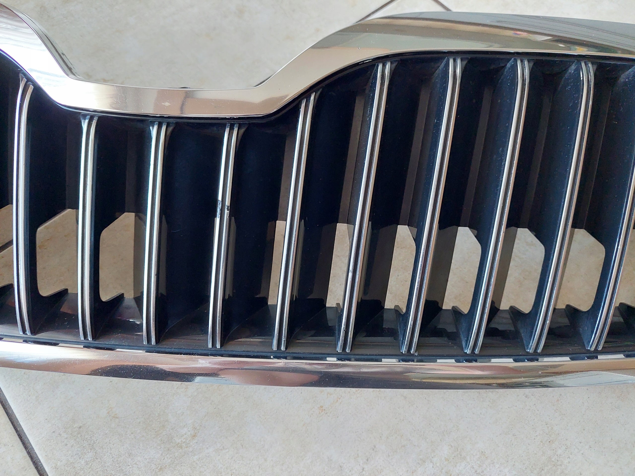 Kühlergrill Skoda SUPERB II FRONTGRILL 3T0853668B1 Kühlergitter