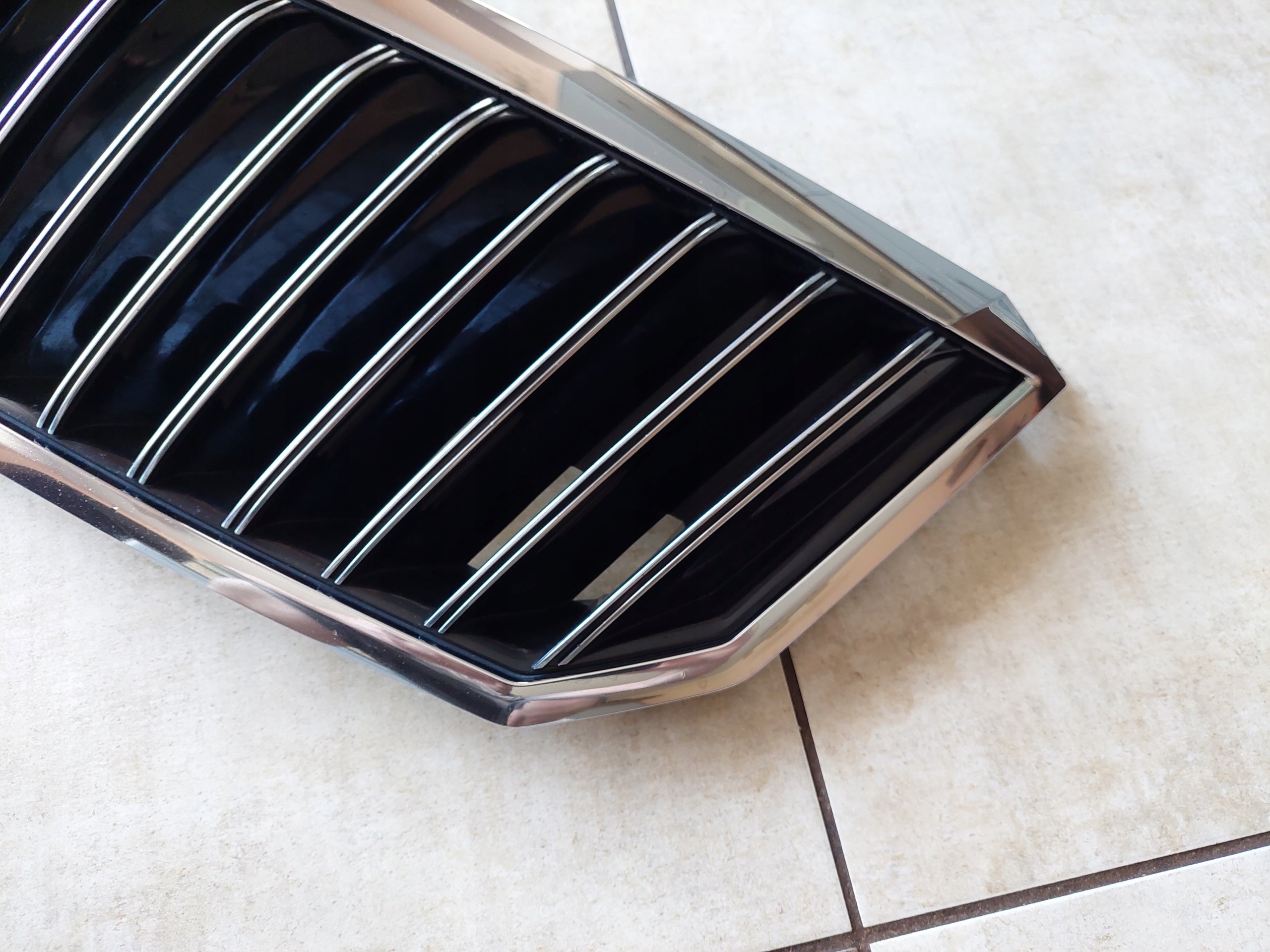 Kühlergrill Skoda SUPERB II FRONTGRILL 3T0853668B1 Kühlergitter