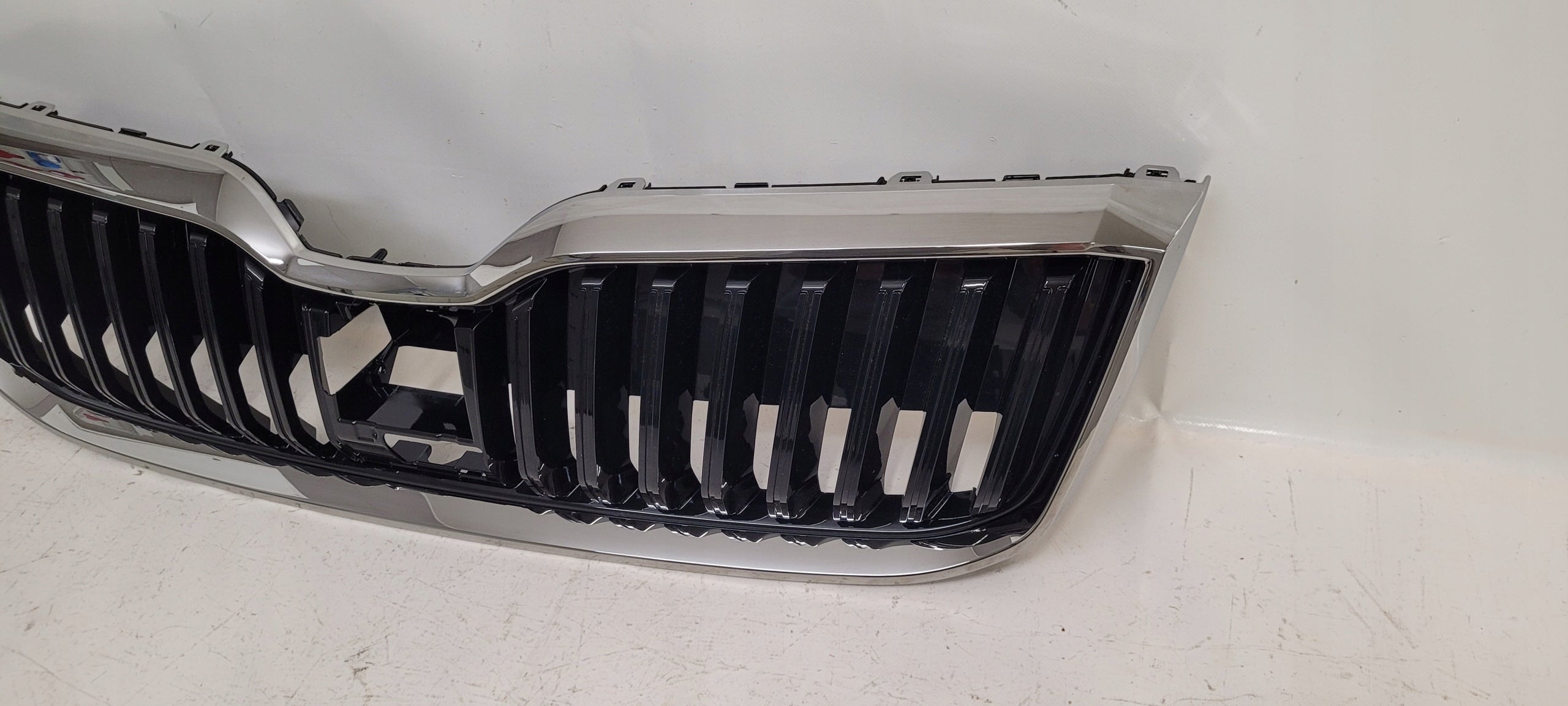 Kühlergrill Skoda SUPERB III 3 FRONTGRILL 3V08536536G Kühlergitter