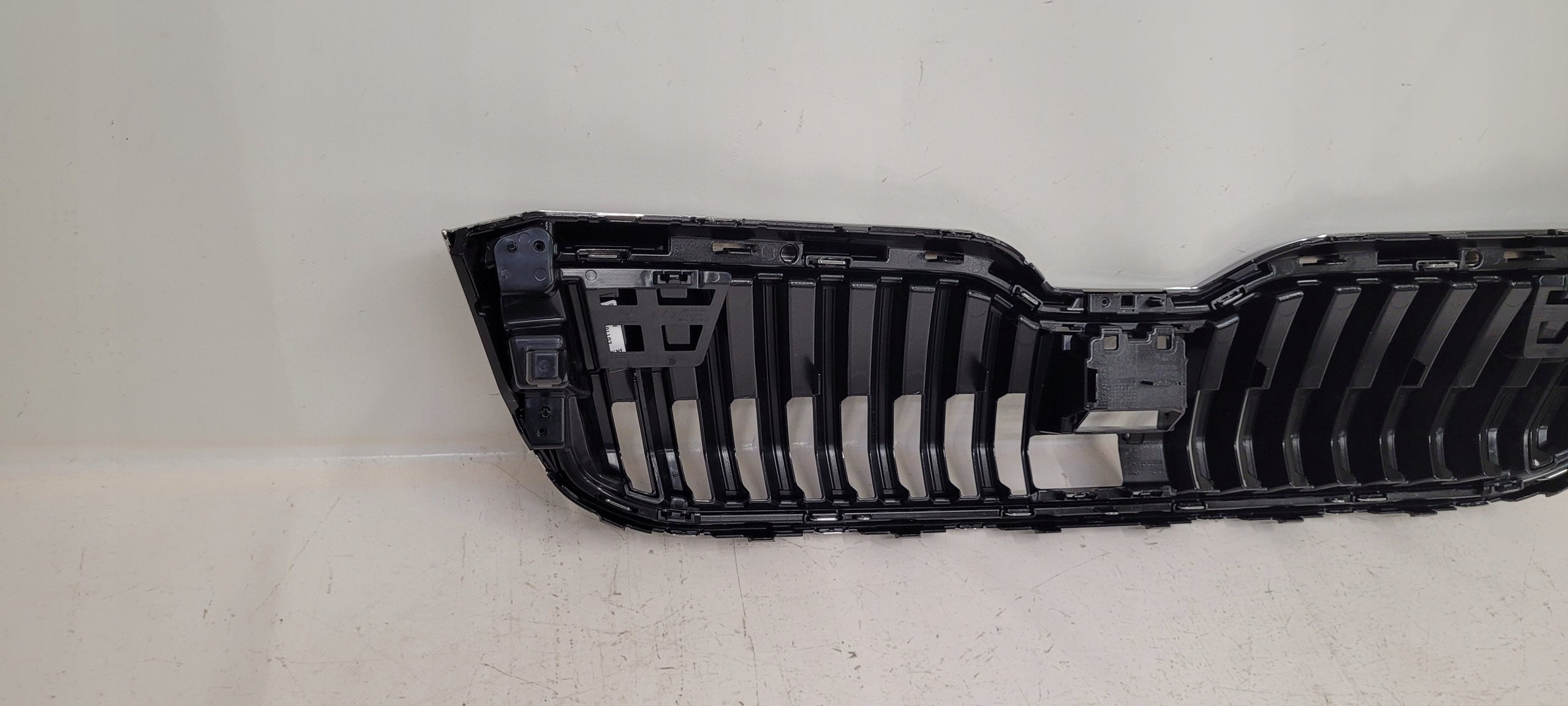 Kühlergrill Skoda SUPERB III 3 FRONTGRILL 3V08536536G Kühlergitter