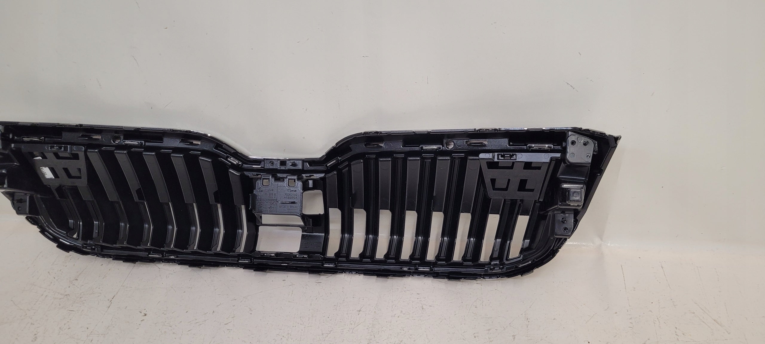 Kühlergrill Skoda SUPERB III 3 FRONTGRILL 3V08536536G Kühlergitter