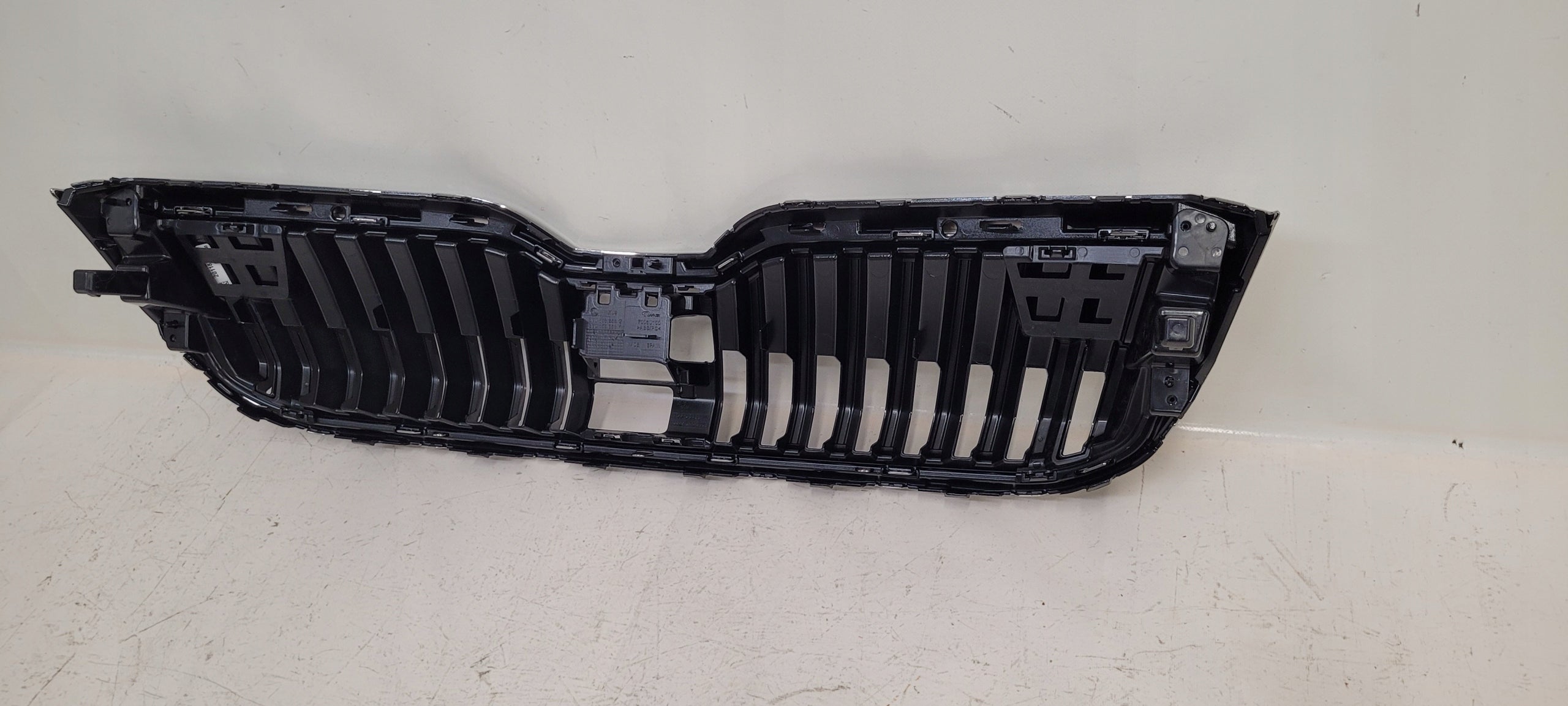 Kühlergrill Skoda SUPERB III 3 FRONTGRILL 3V08536536G Kühlergitter