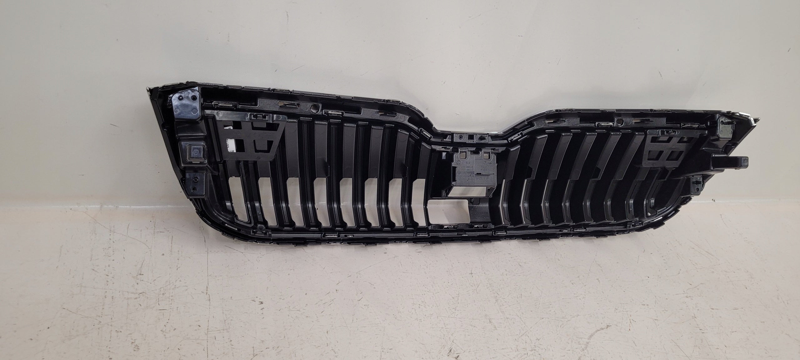 Kühlergrill Skoda SUPERB III 3 FRONTGRILL 3V08536536G Kühlergitter