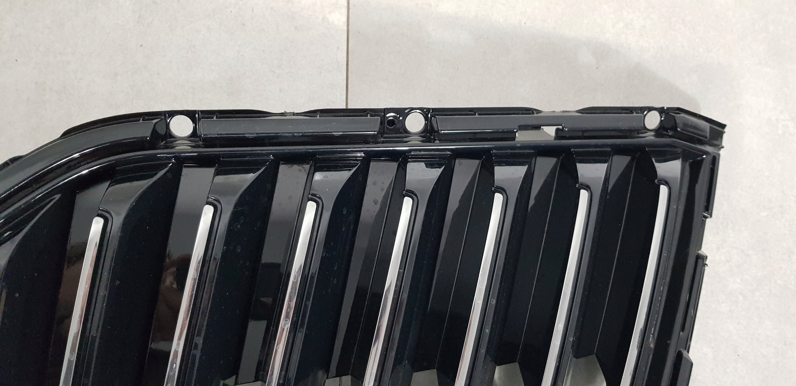 Kühlergrill Skoda SUPERB III 3 FRONTGRILL 3V0853653BA Kühlergitter