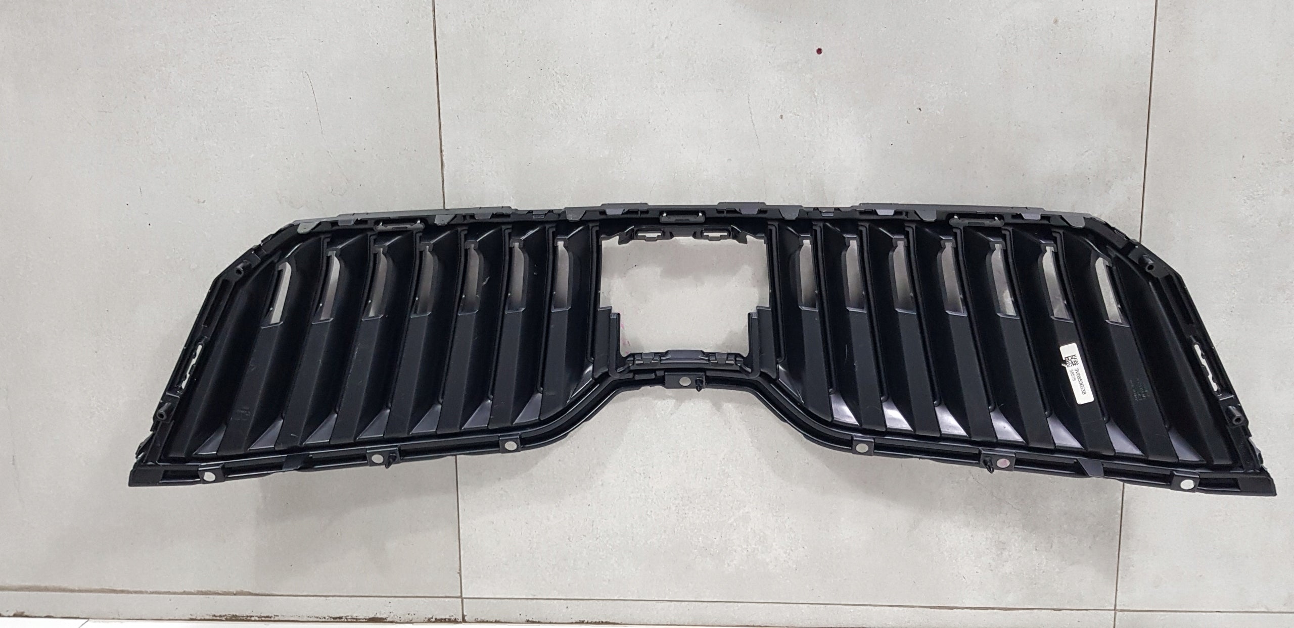 Kühlergrill Skoda SUPERB III 3 FRONTGRILL 3V0853653BA Kühlergitter