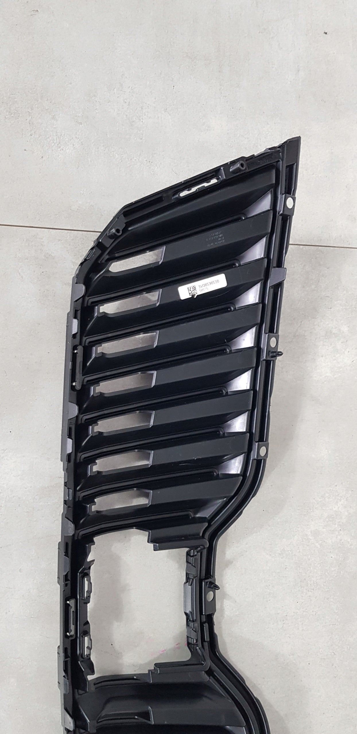 Kühlergrill Skoda SUPERB III 3 FRONTGRILL 3V0853653BA Kühlergitter