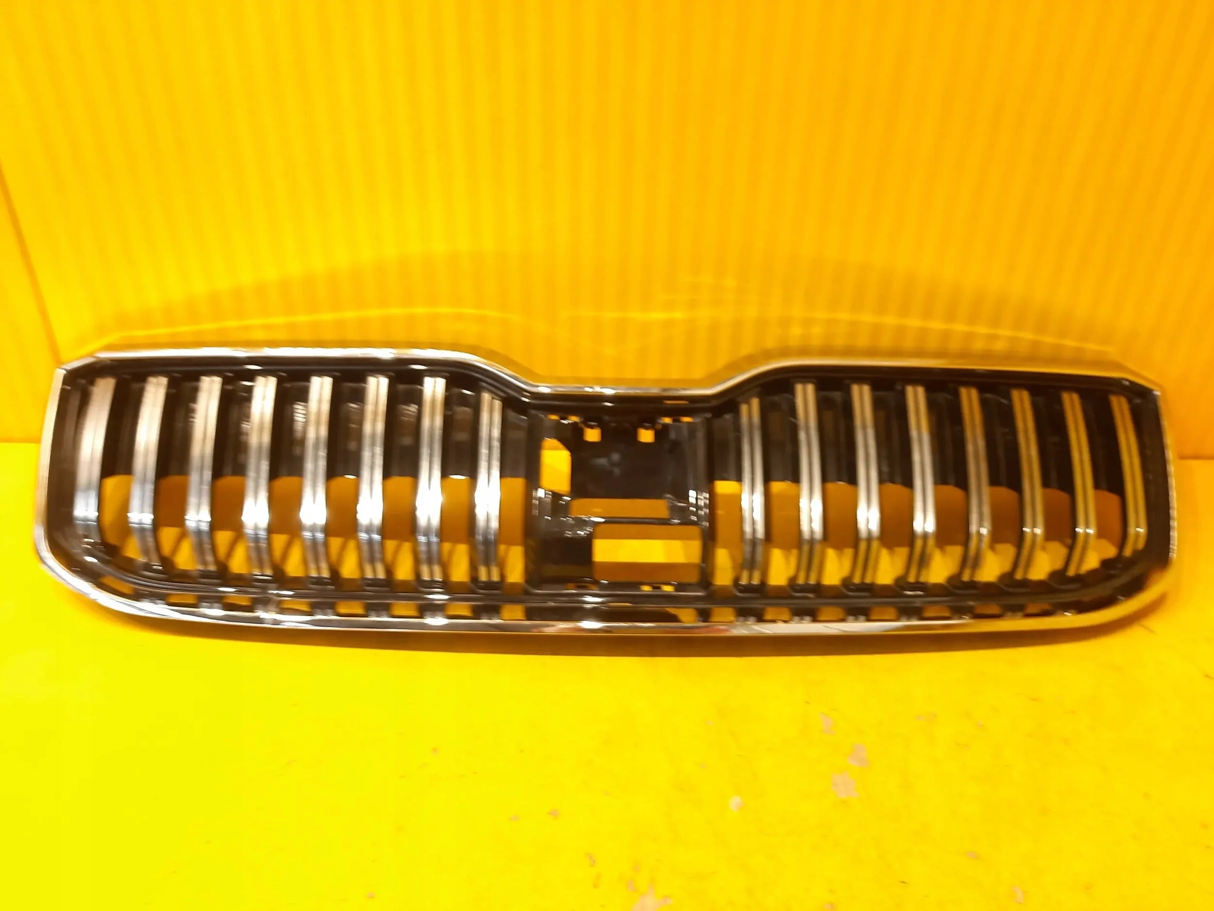 Kühlergrill Skoda SUPERB III FRONTGRILL 3V0853653G3 Kühlergitter