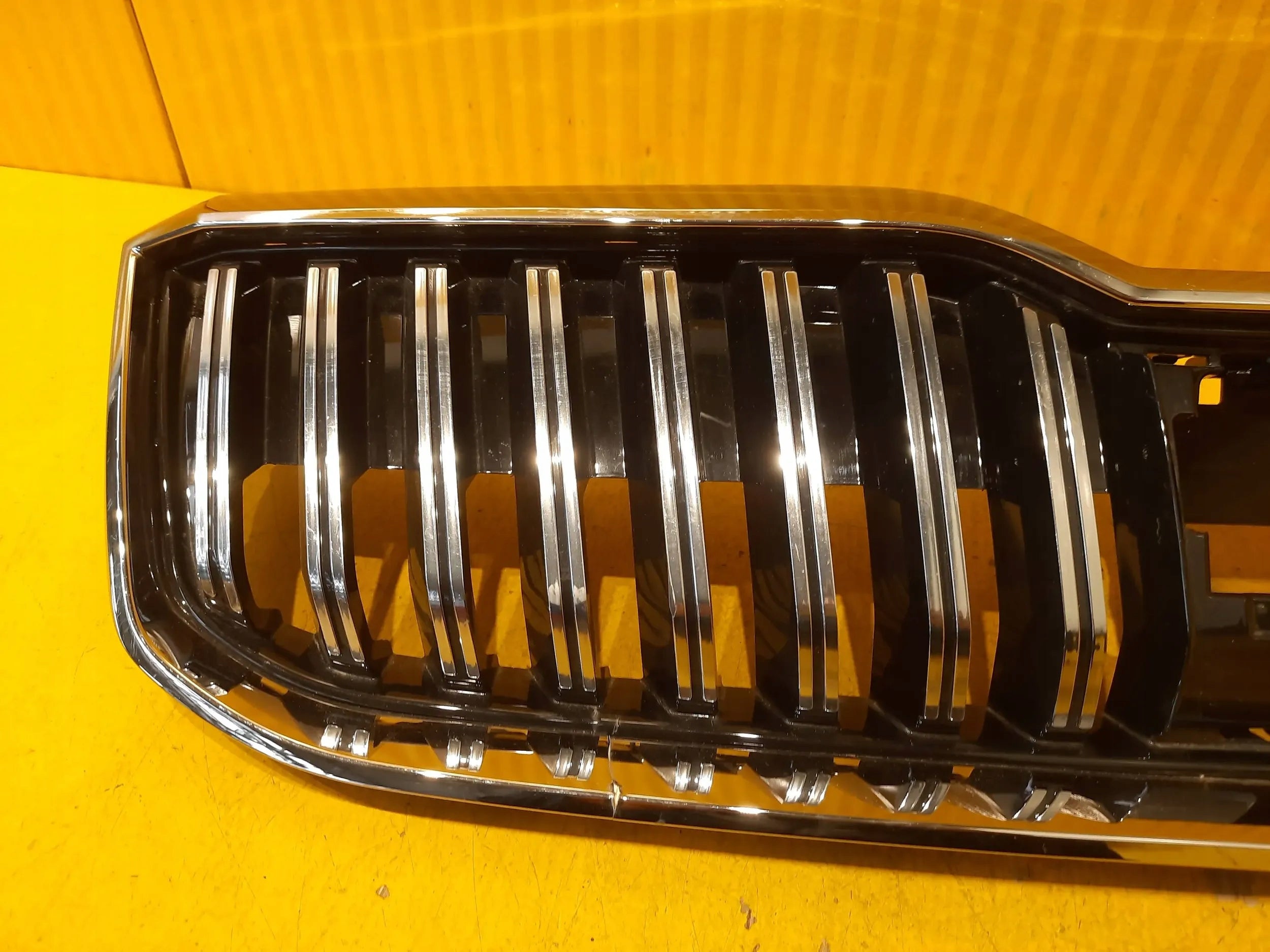 Kühlergrill Skoda SUPERB III FRONTGRILL 3V0853653G3 Kühlergitter