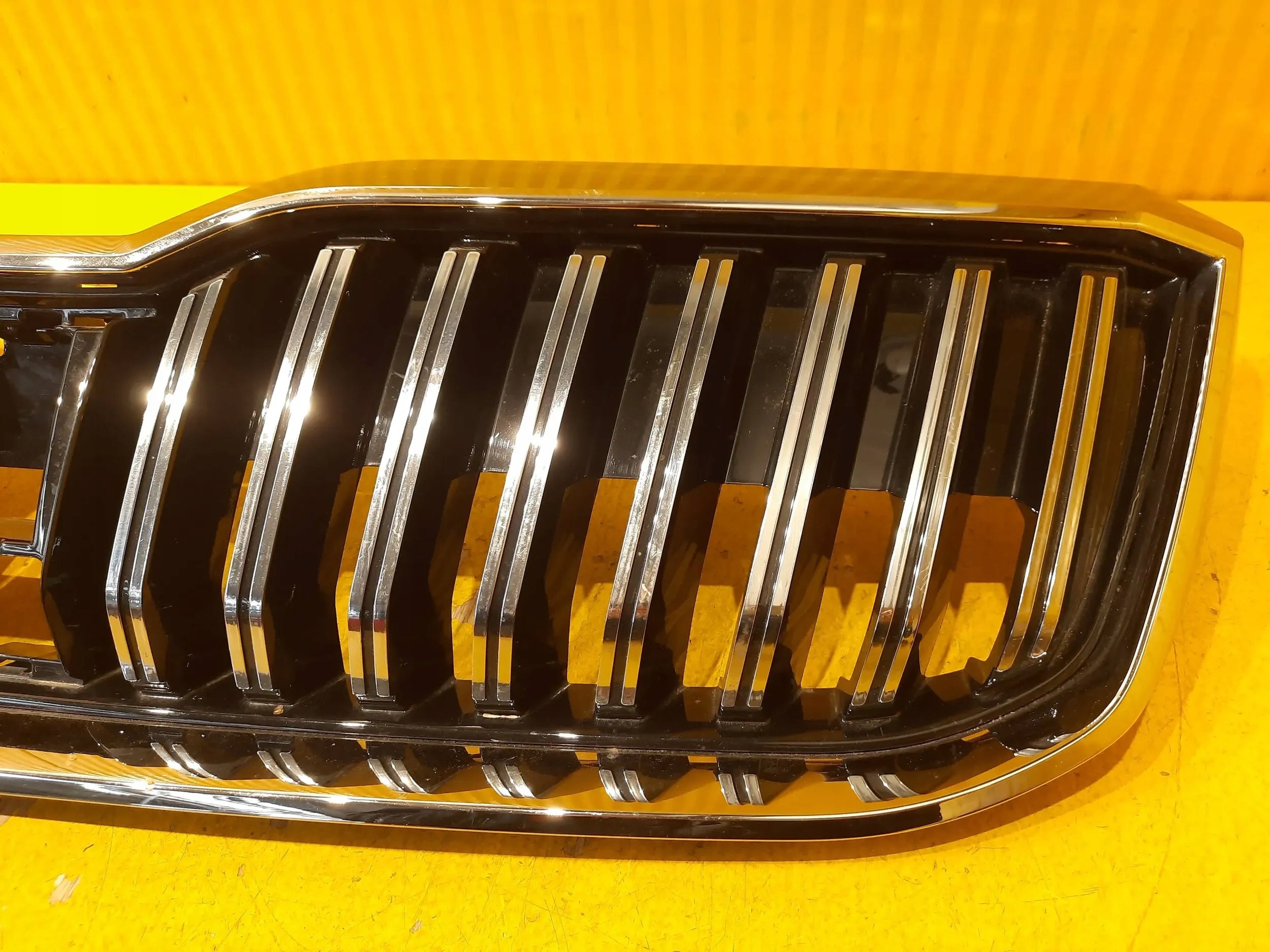 Kühlergrill Skoda SUPERB III FRONTGRILL 3V0853653G3 Kühlergitter