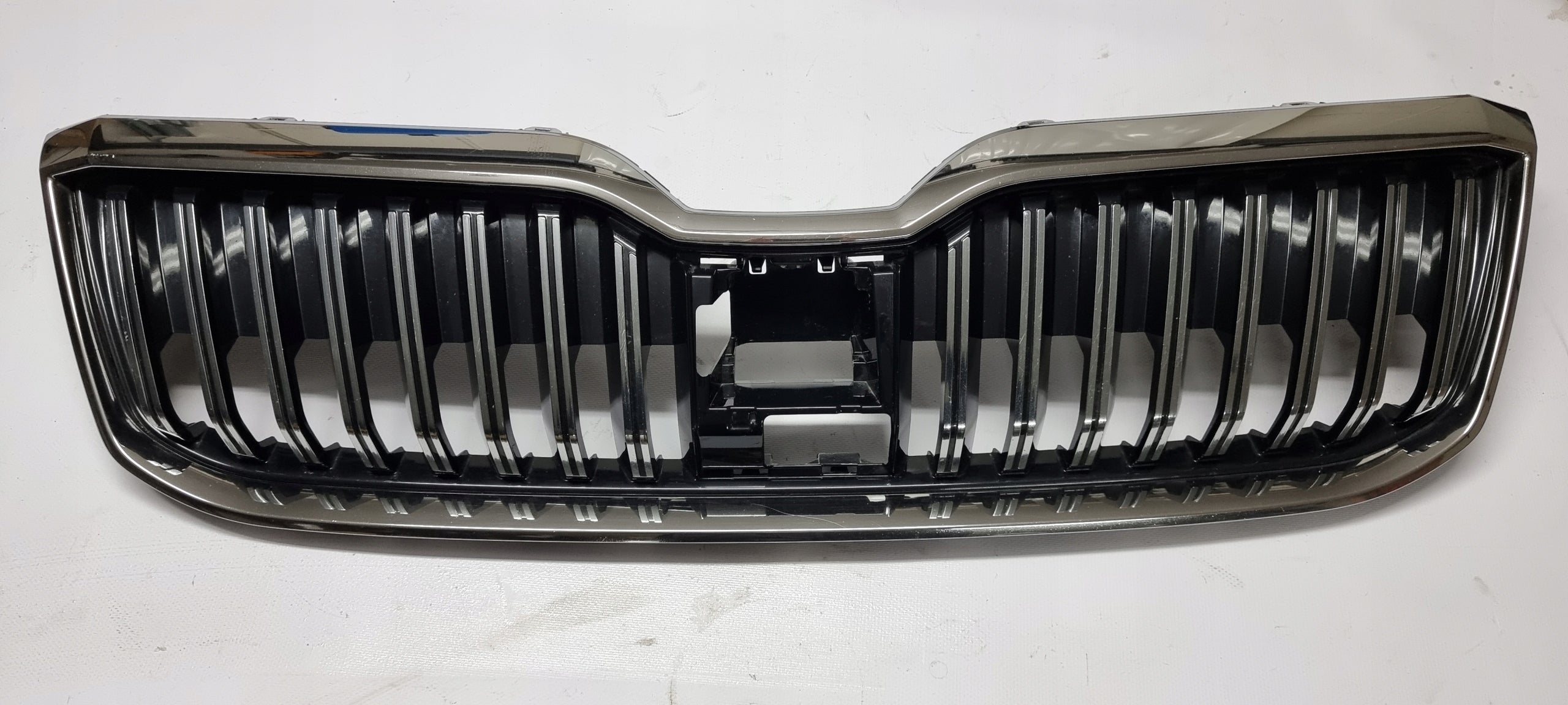 Kühlergrill Skoda SUPERB III 3 FRONTGRILL 3V0853653G3 Kühlergitter