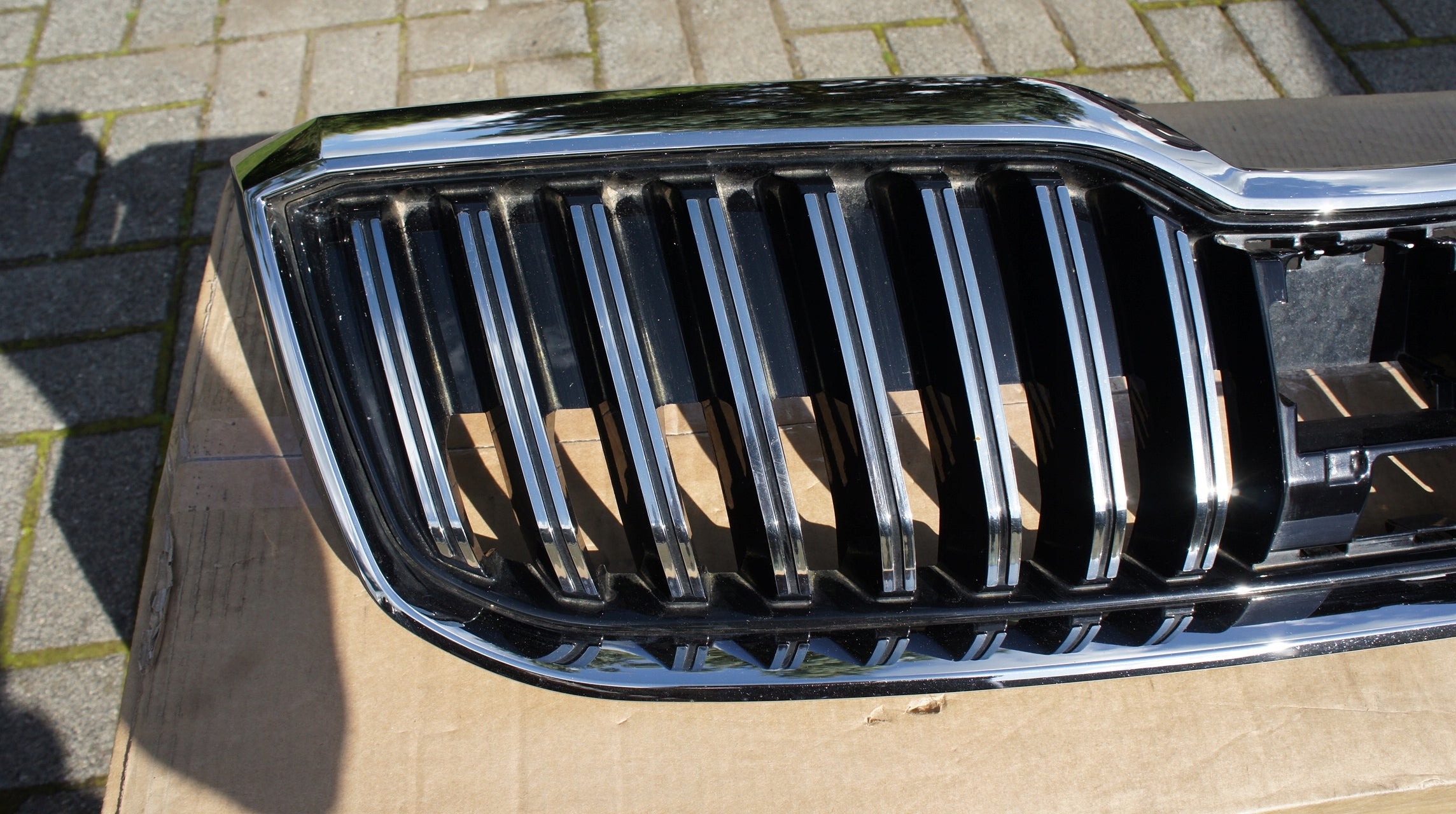 Kühlergrill Skoda SUPERB III FRONTGRILL 3V0853653G3 Kühlergitter