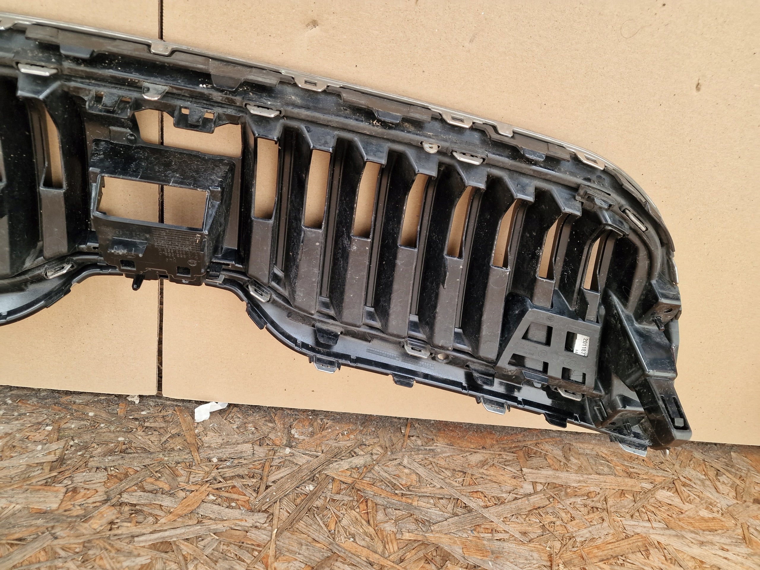 Kühlergrill Skoda SUPERB III 3 FRONTGRILL 3V0853653K Kühlergitter