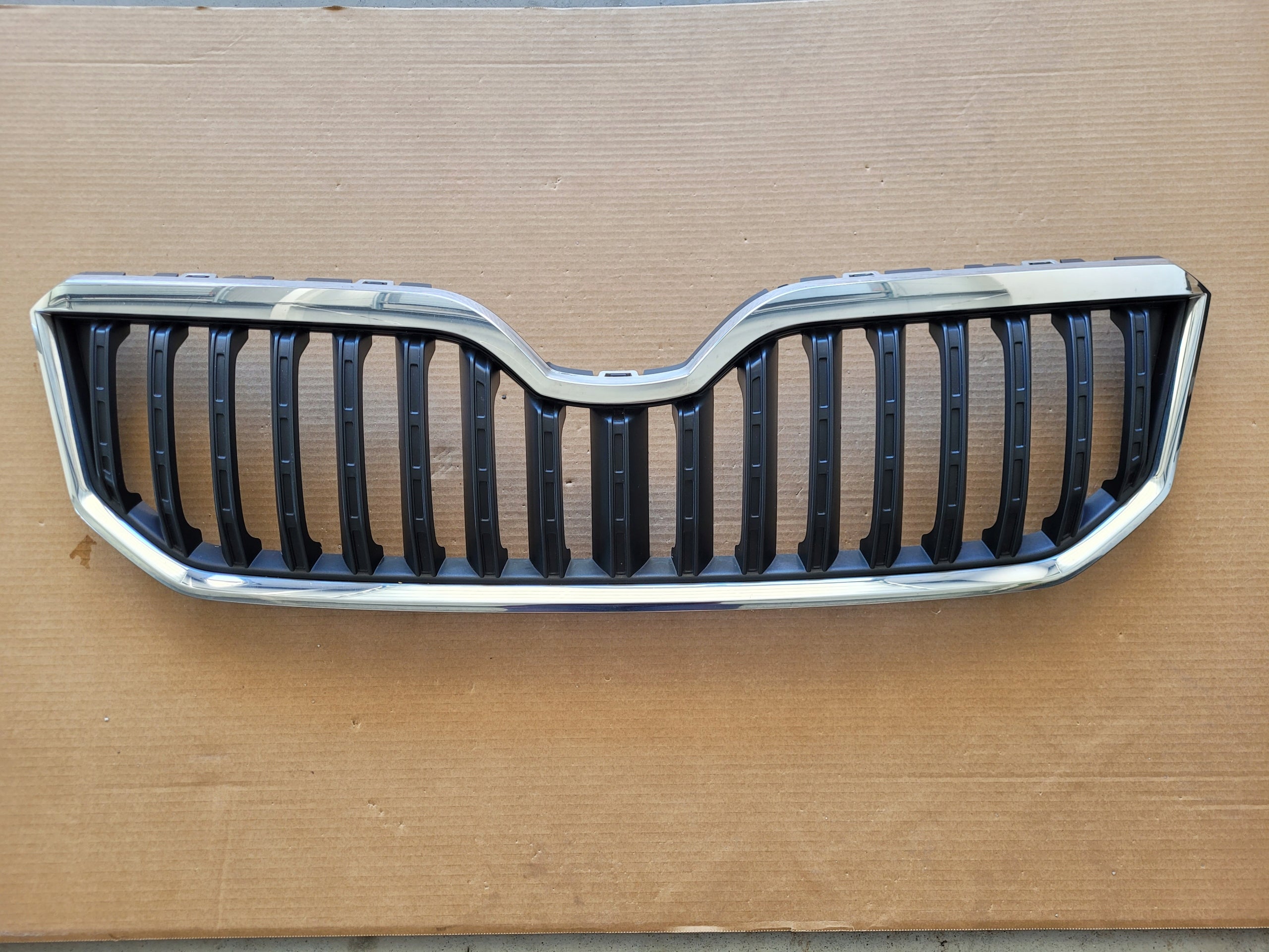 Kühlergrill Skoda YETI FRONTGRILL 5L0853668Ag Kühlergitter