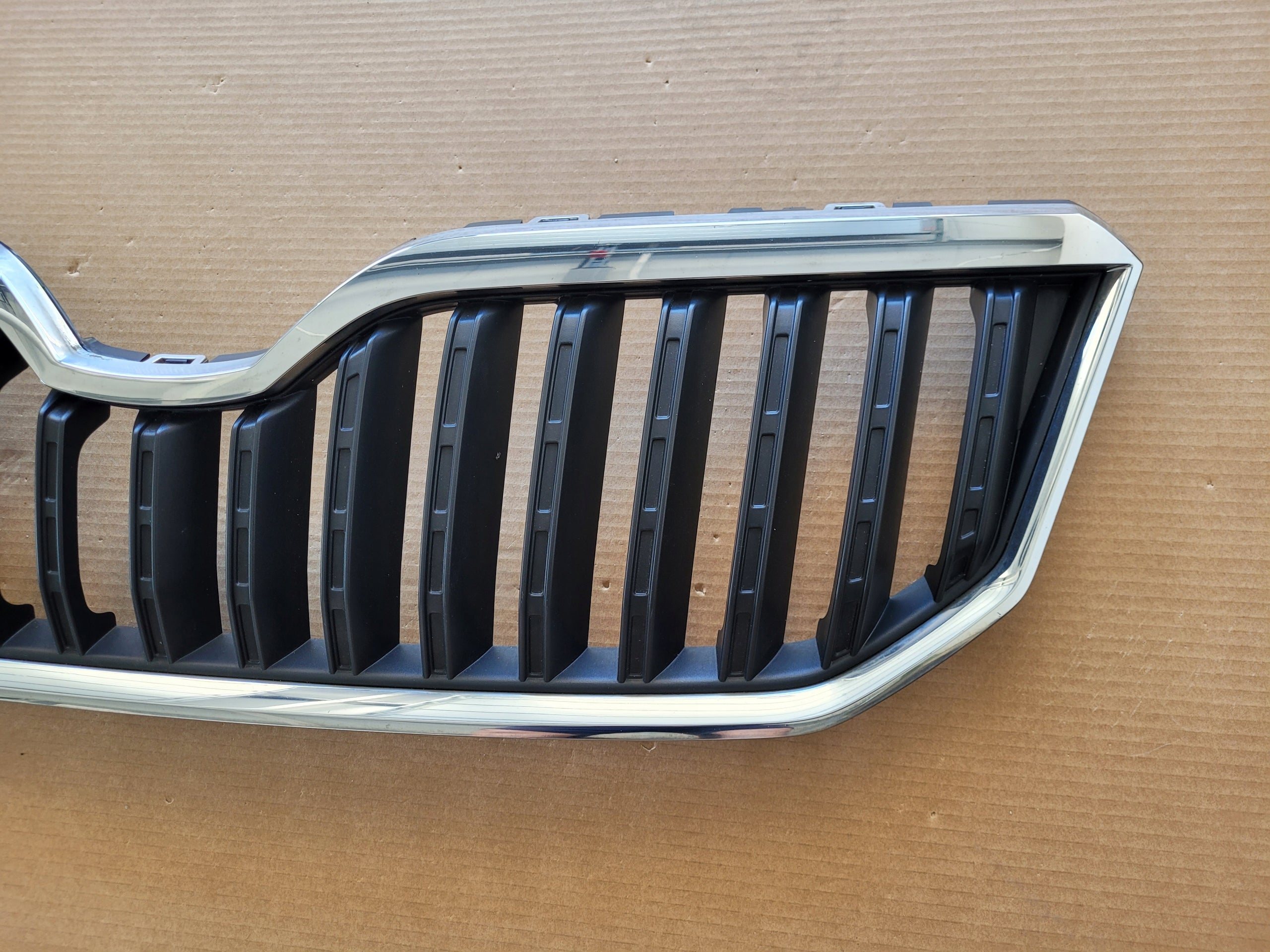 Kühlergrill Skoda YETI FRONTGRILL 5L0853668Ag Kühlergitter