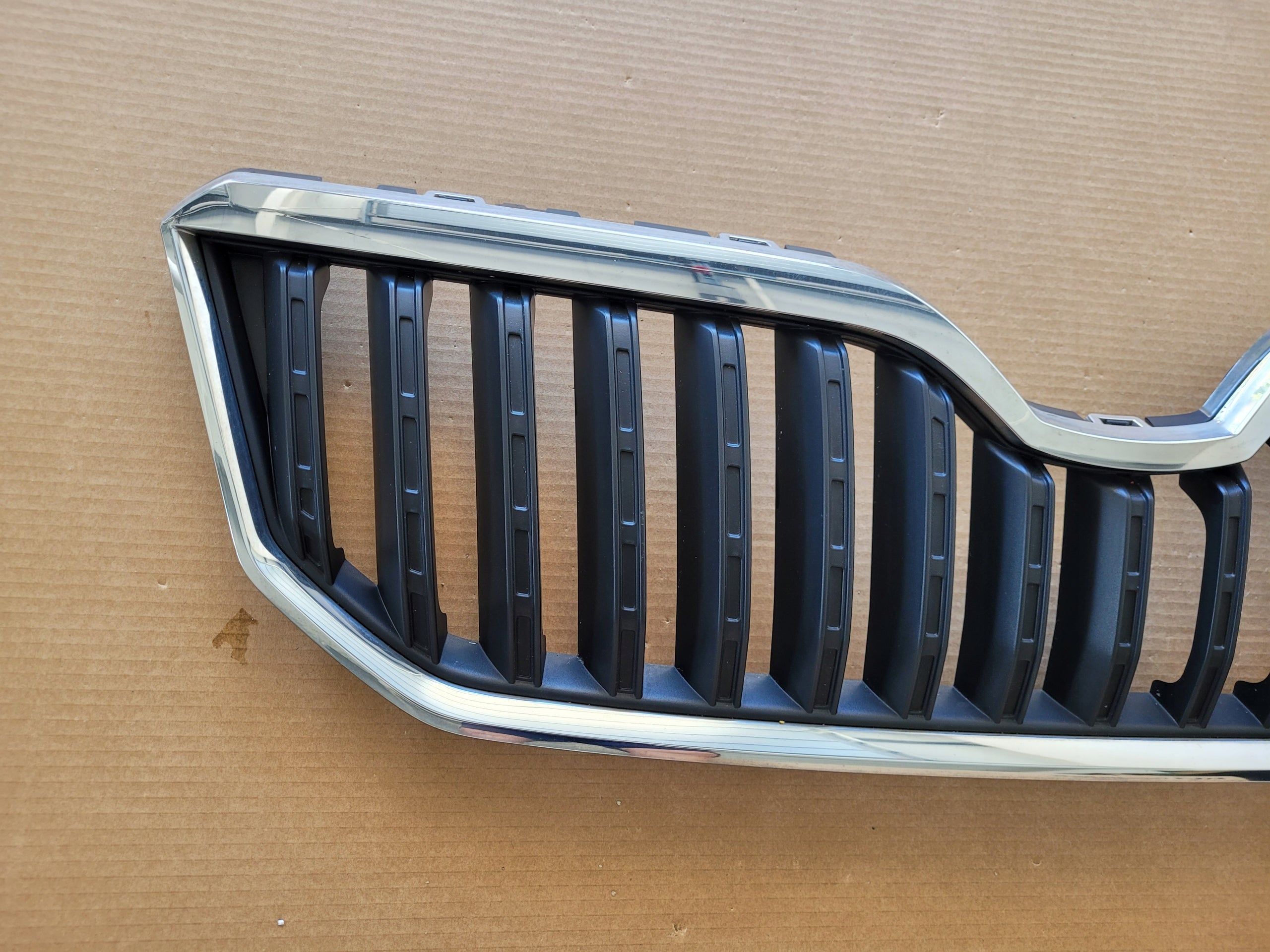 Kühlergrill Skoda YETI FRONTGRILL 5L0853668Ag Kühlergitter