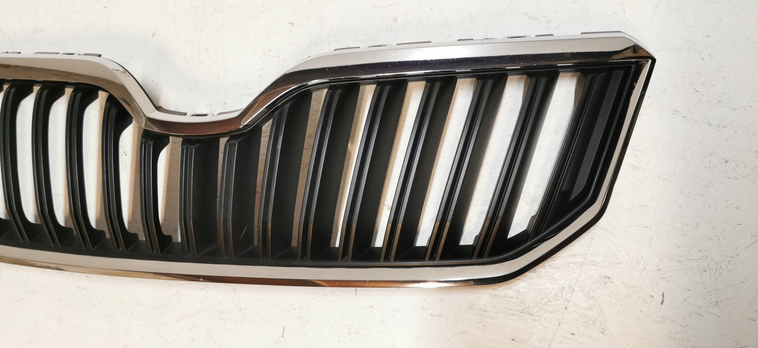 Kühlergrill Skoda YETI 5L FRONTGRILL 5L0853668BS Kühlergitter