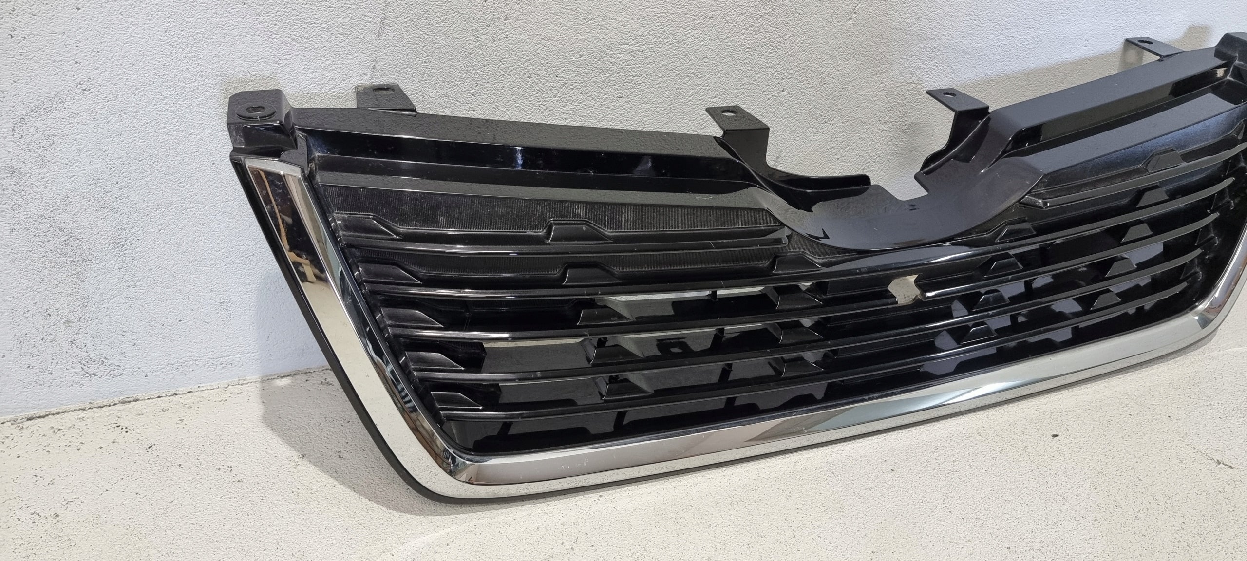 Kühlergrill Subaru FORESTER IV FRONTGRILL 91121SJ130 Kühlergitter