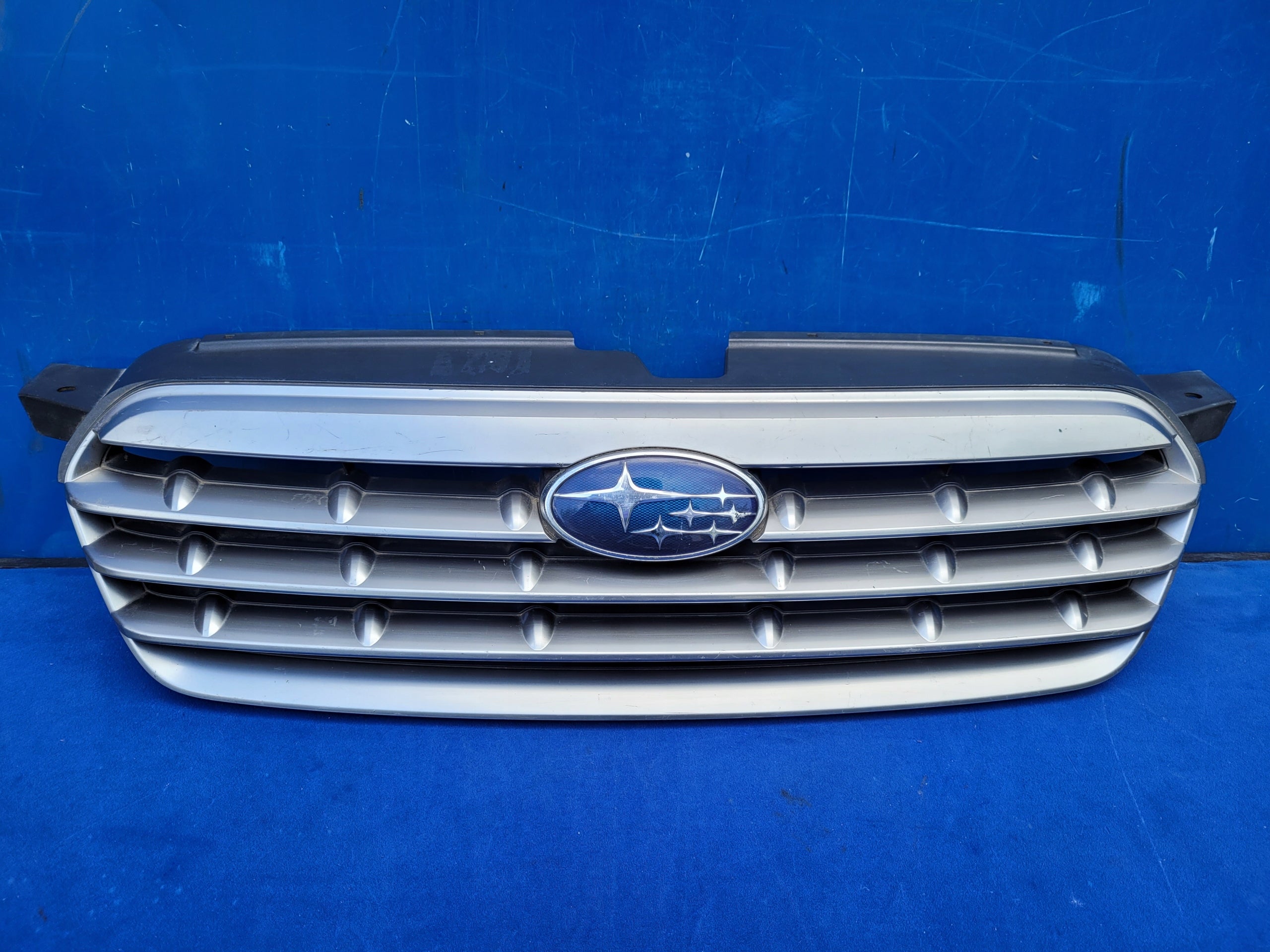 Kühlergrill Subaru OUTBACK FRONTGRILL 91121AG160 Kühlergitter