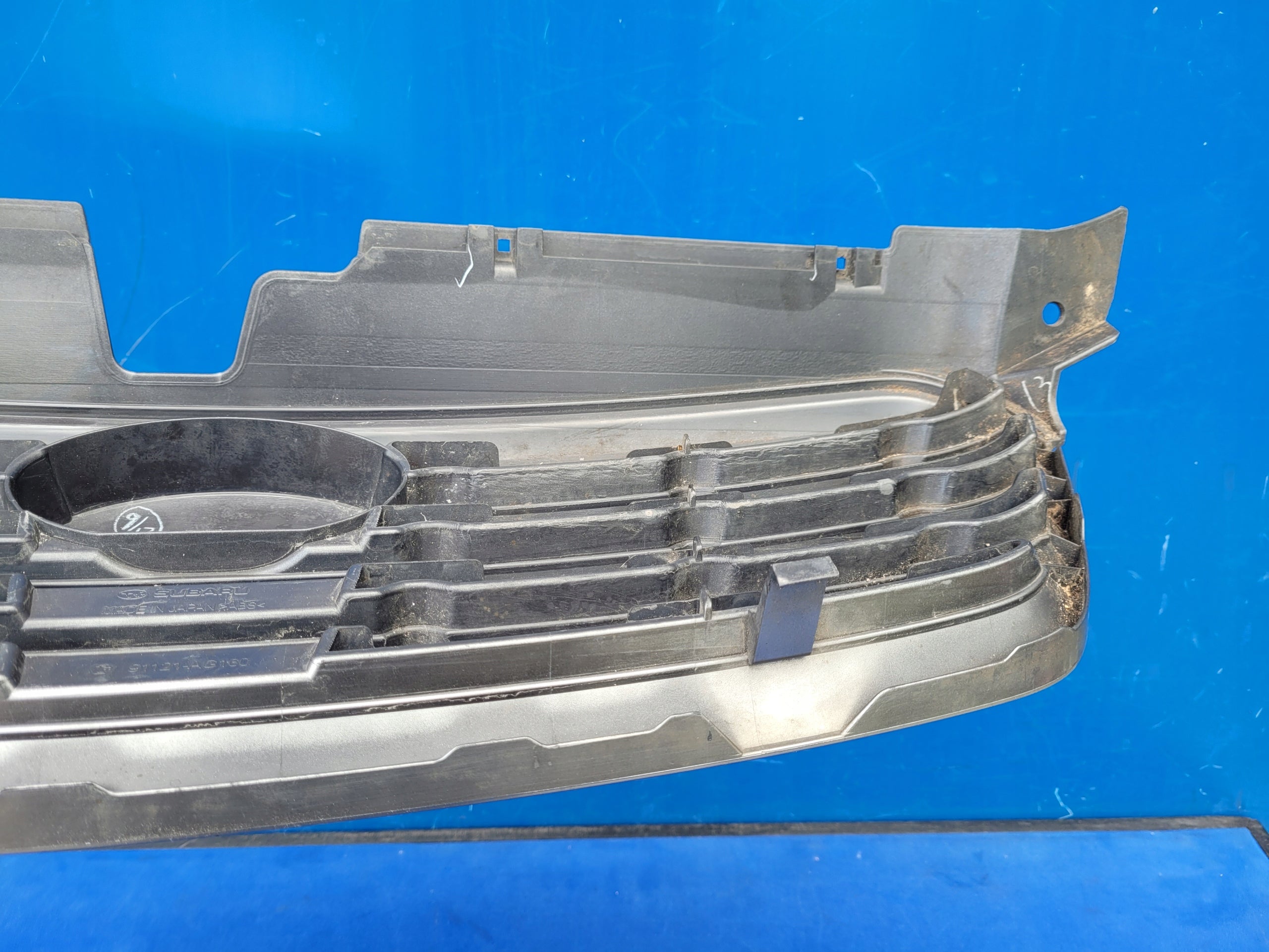 Kühlergrill Subaru OUTBACK FRONTGRILL 91121AG160 Kühlergitter