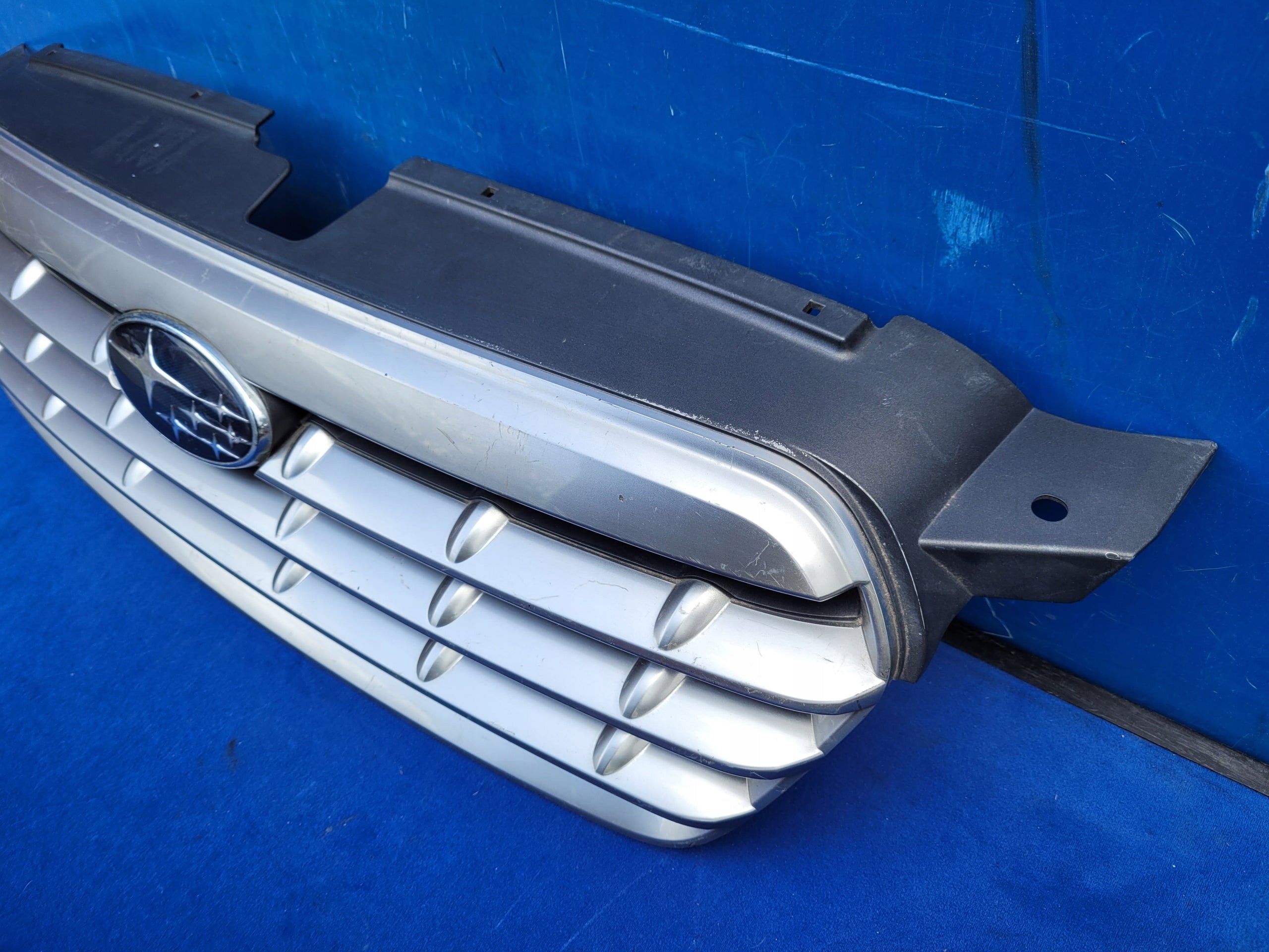 Kühlergrill Subaru OUTBACK FRONTGRILL 91121AG160 Kühlergitter