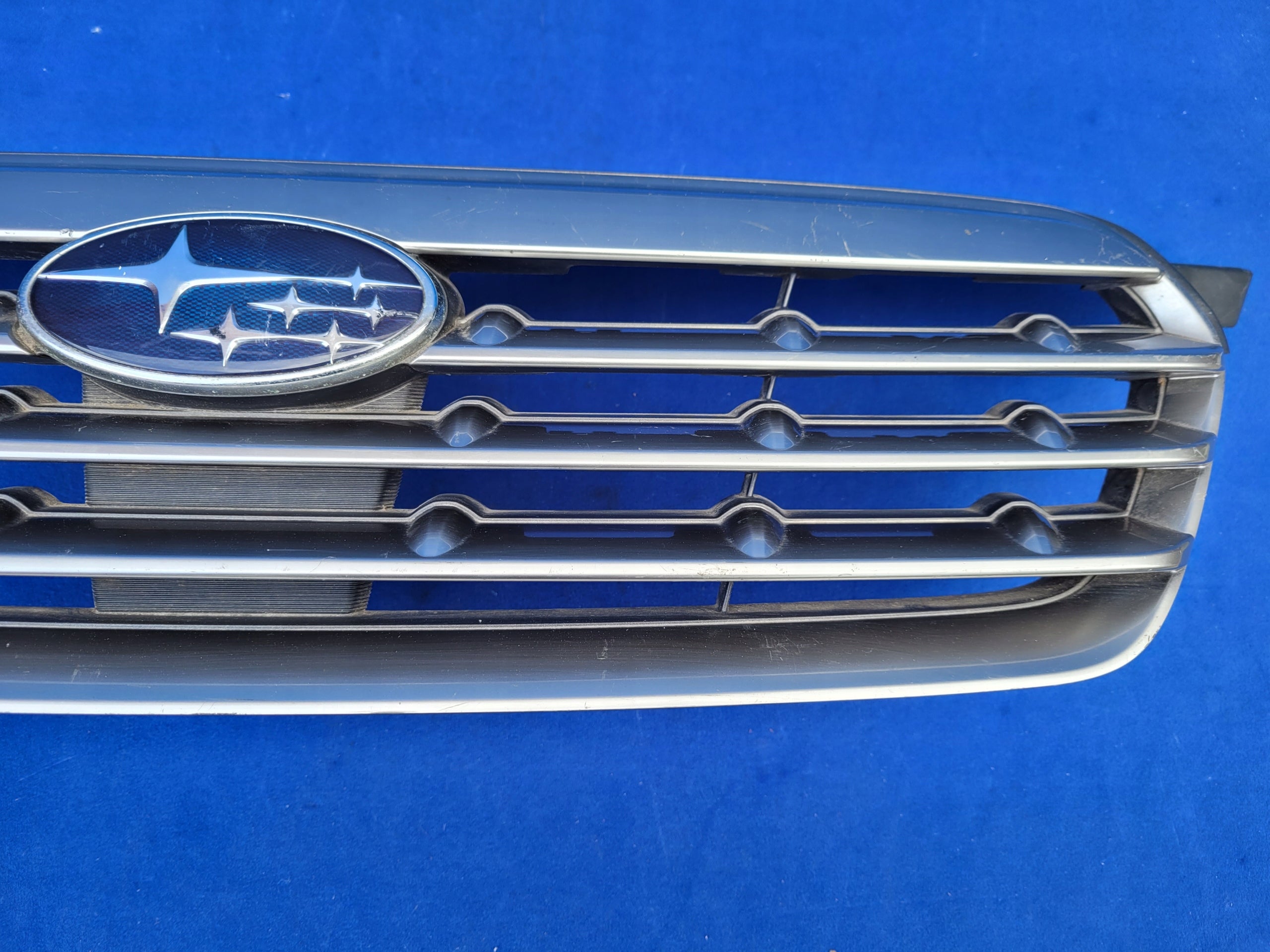 Kühlergrill Subaru OUTBACK FRONTGRILL 91121AG160 Kühlergitter