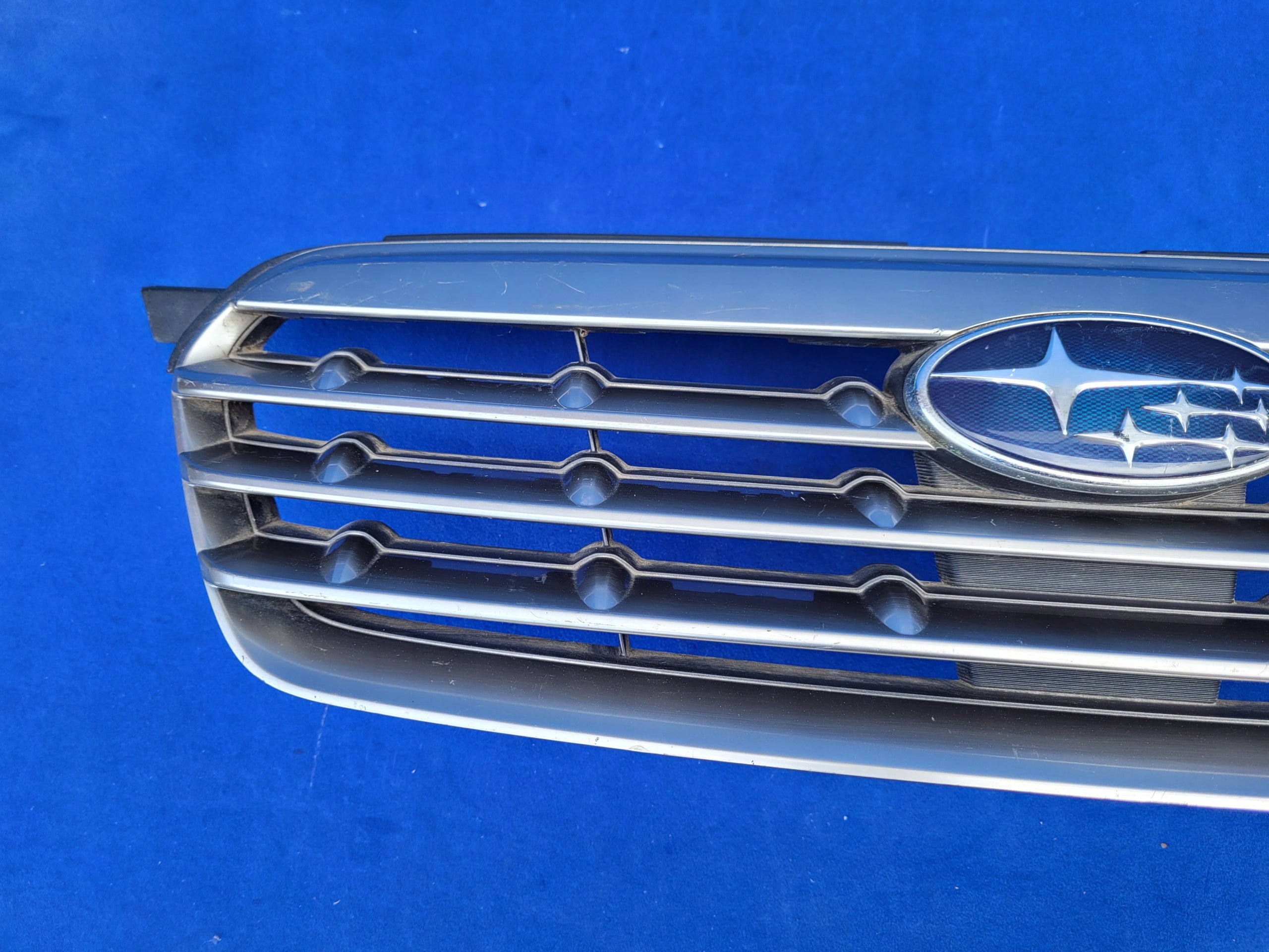 Kühlergrill Subaru OUTBACK FRONTGRILL 91121AG160 Kühlergitter