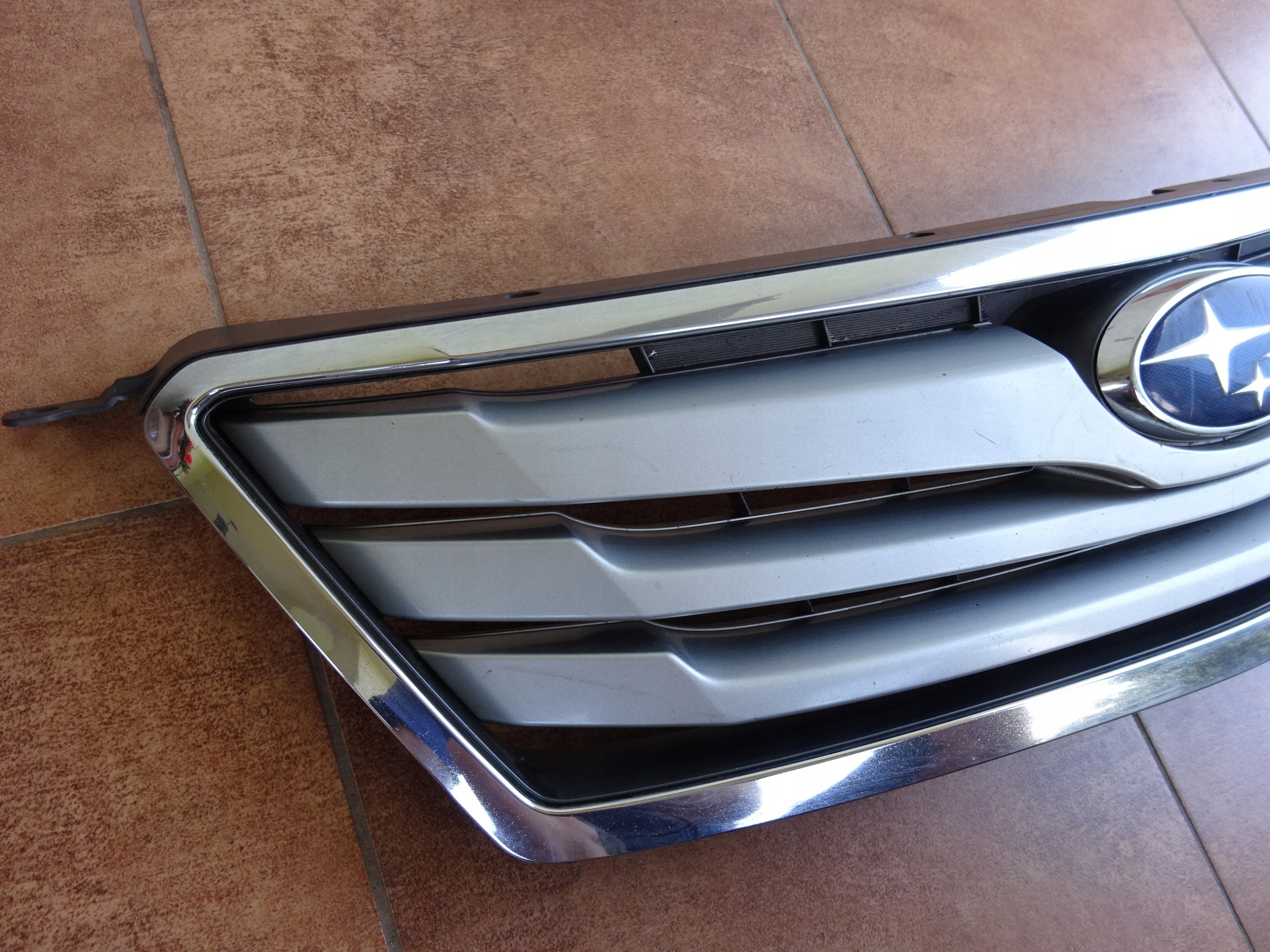 Kühlergrill Subaru OUTBACK 2 FRONTGRILL 91121AJ02091 Kühlergitter