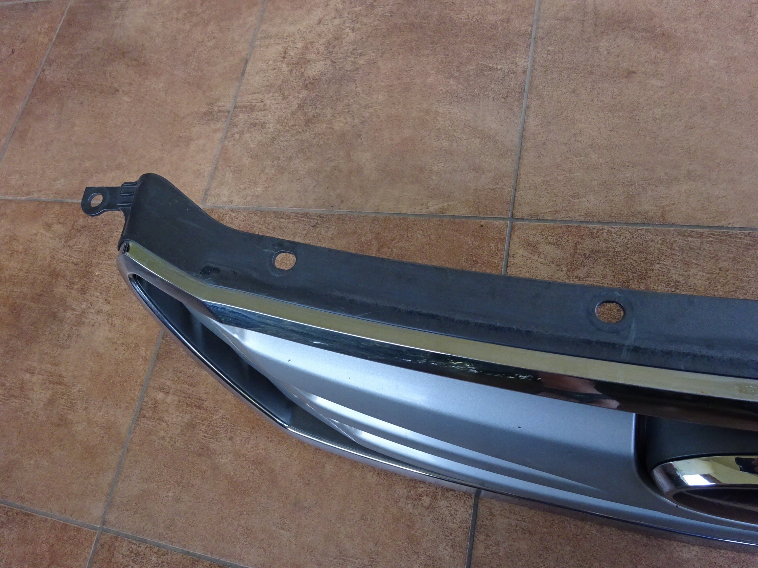 Kühlergrill Subaru OUTBACK 2 FRONTGRILL 91121AJ02091 Kühlergitter