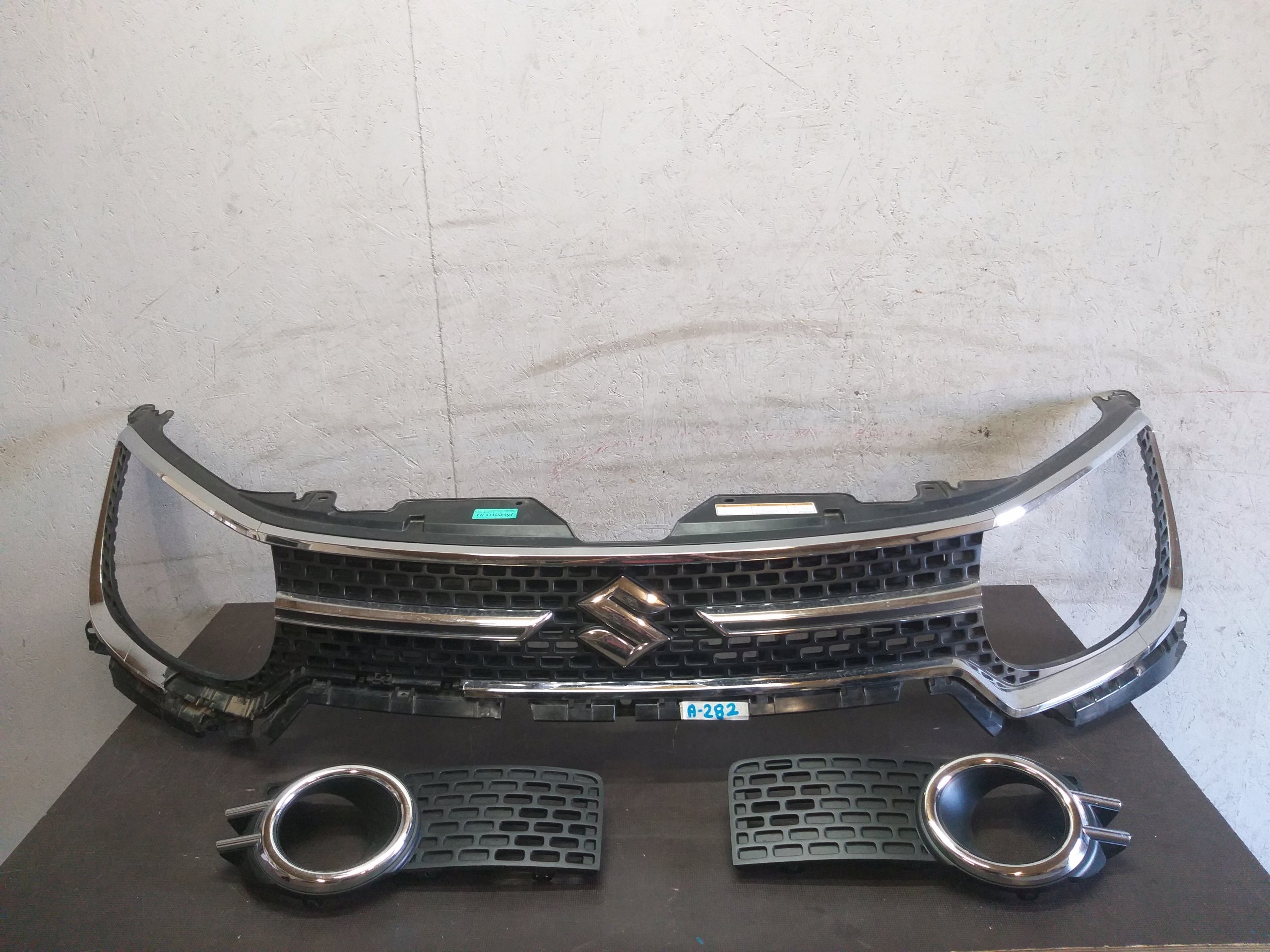 Kühlergrill Suzuki I IGNIS FRONTGRILL 7211262R0 Kühlergitter