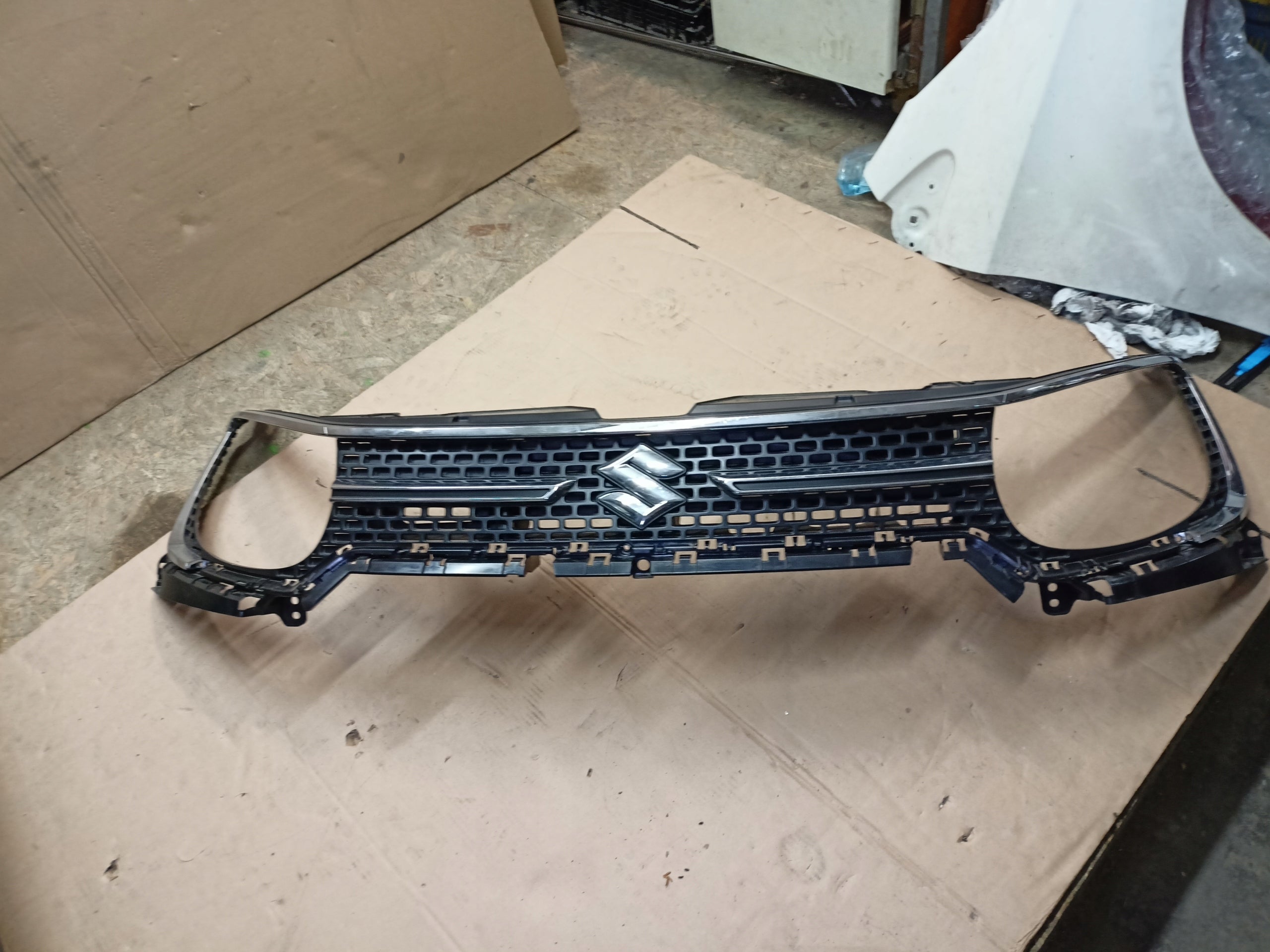 Kühlergrill Suzuki I IGNIS IGNIS III FRONTGRILL 7211262R0 Kühlergitter