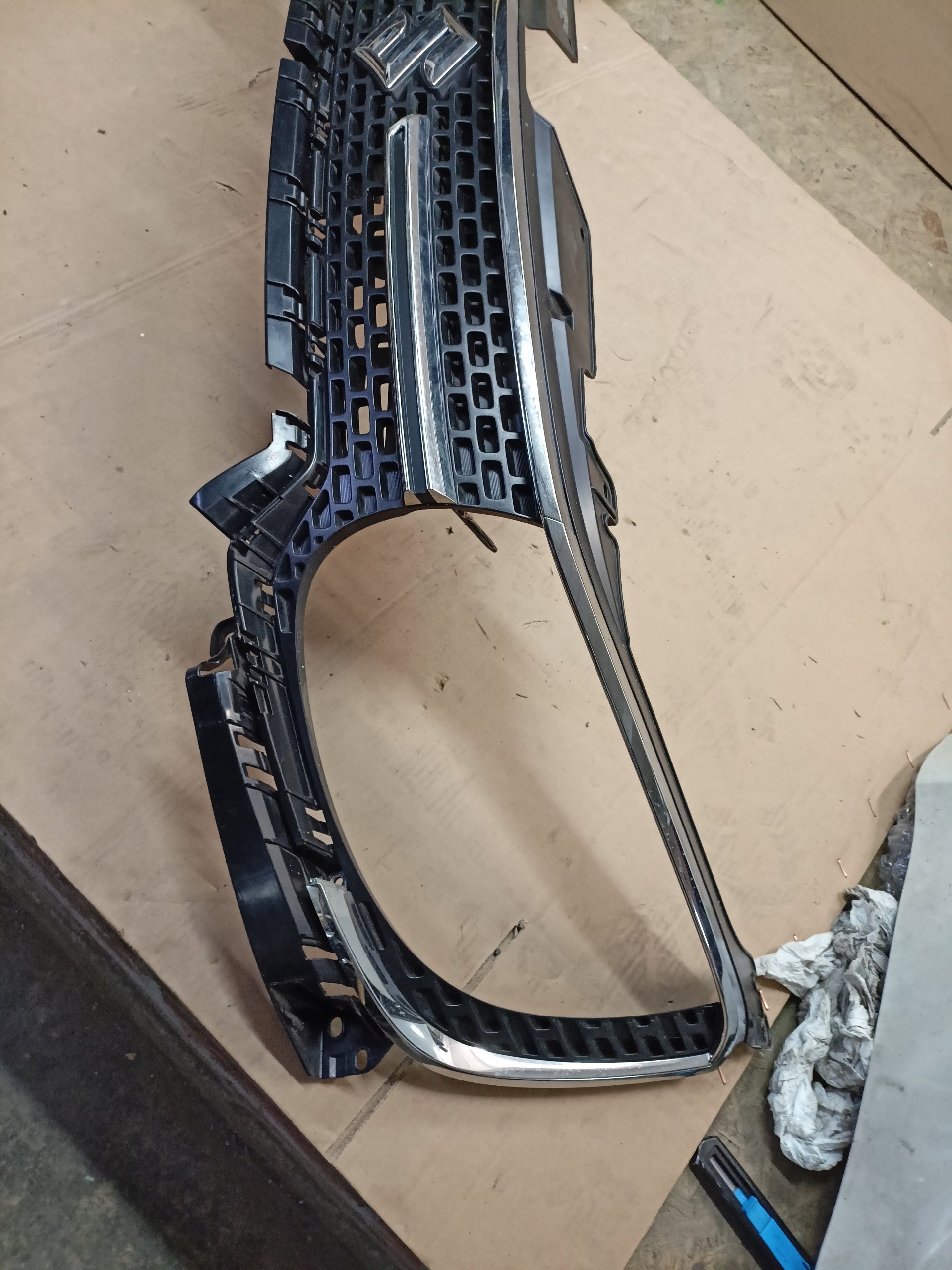 Kühlergrill Suzuki I IGNIS IGNIS III FRONTGRILL 7211262R0 Kühlergitter