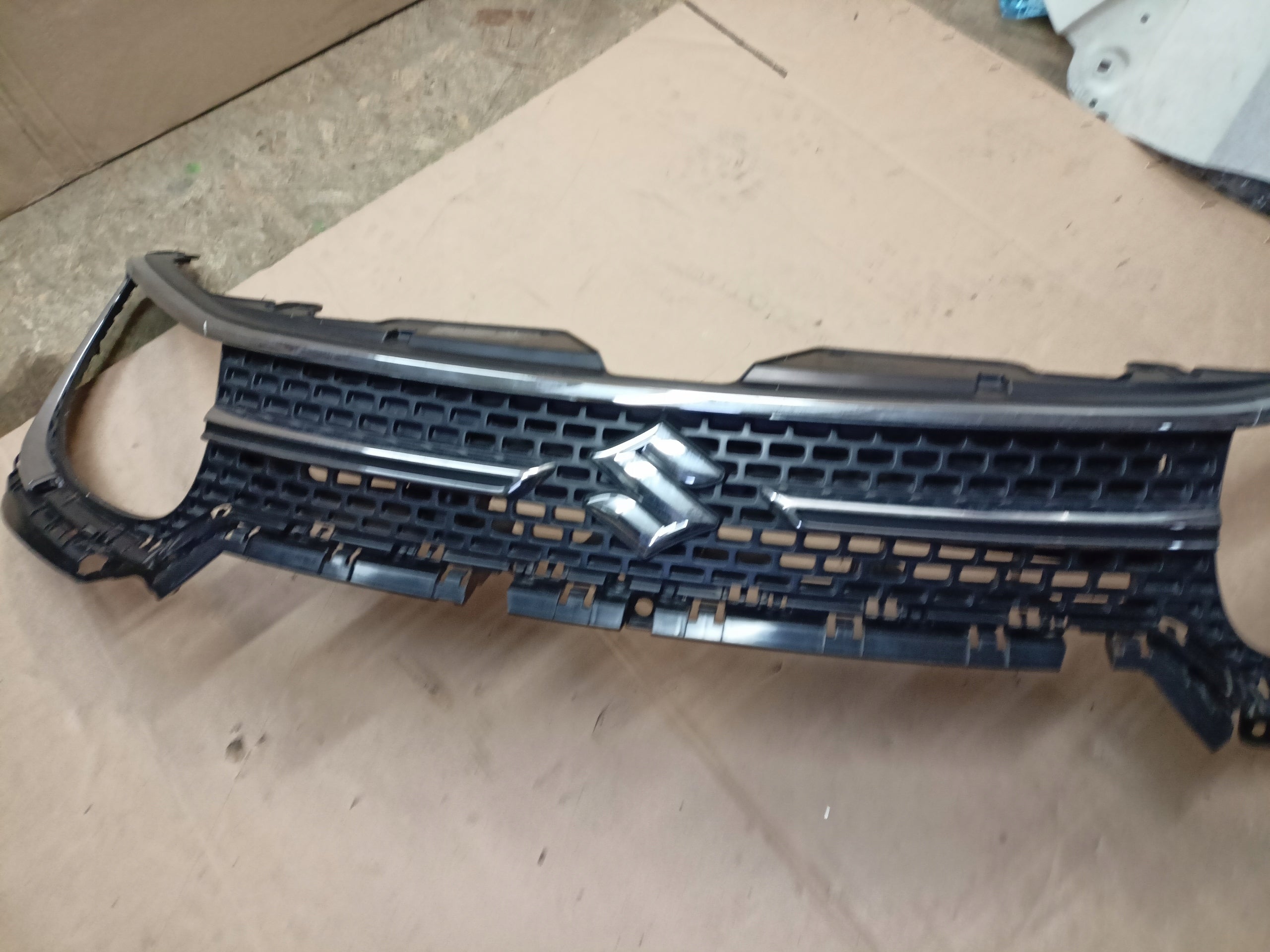 Kühlergrill Suzuki I IGNIS IGNIS III FRONTGRILL 7211262R0 Kühlergitter