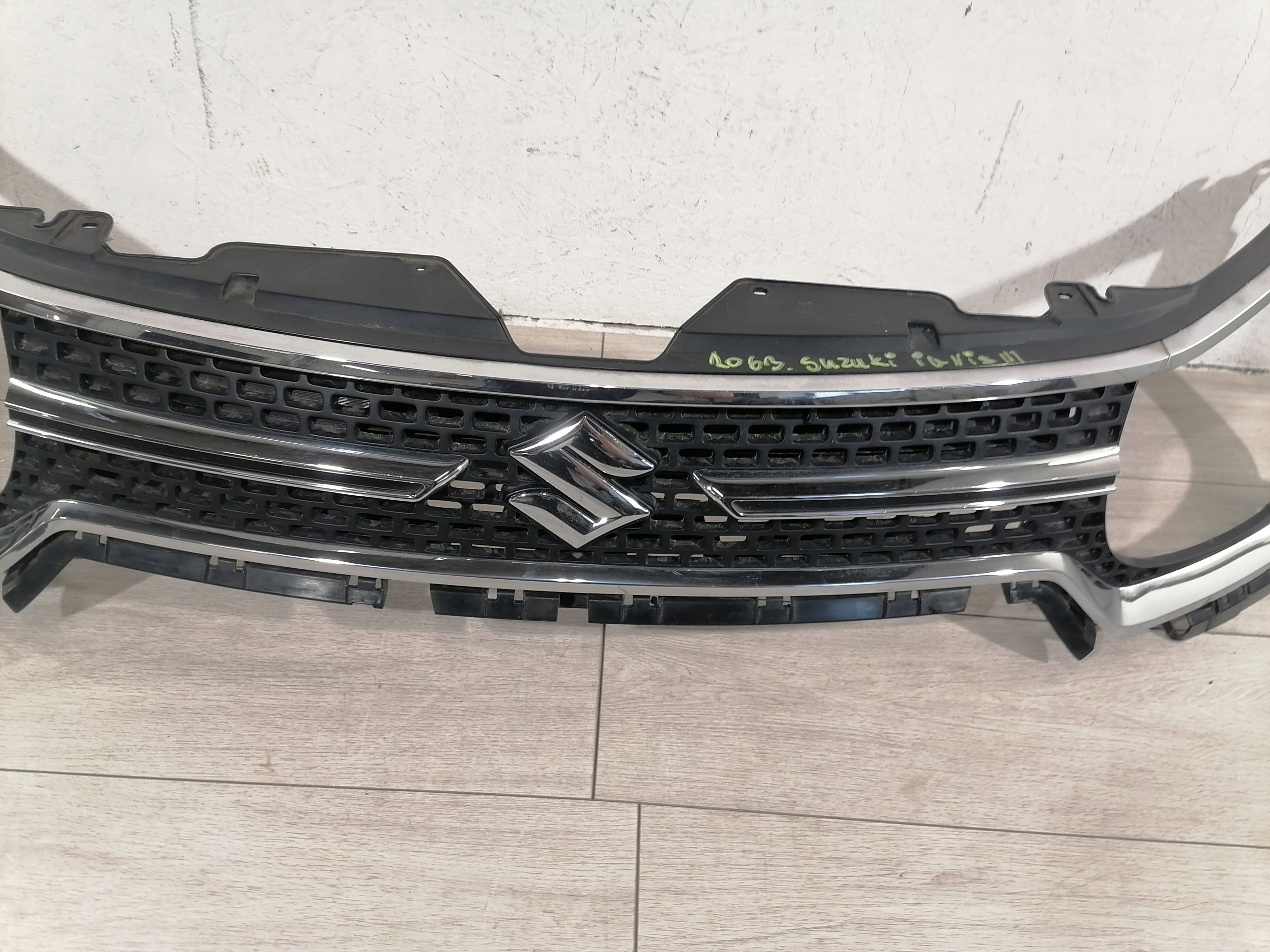 Kühlergrill Suzuki I IGNIS IGNIS III FRONTGRILL 7211262R0a Kühlergitter