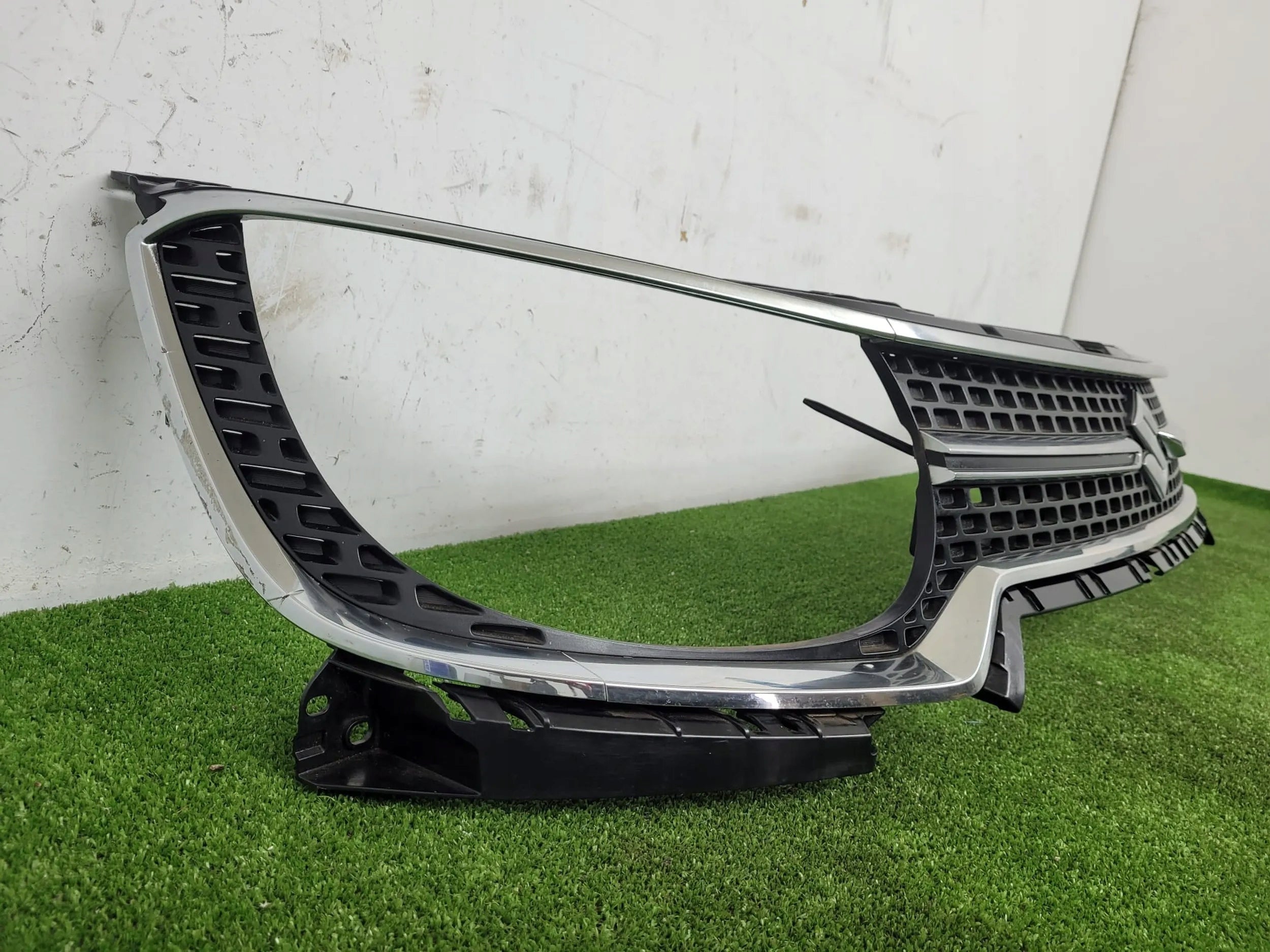 Kühlergrill Suzuki I IGNIS IGNIS III 3 FRONTGRILL 7211262r0 Kühlergitter