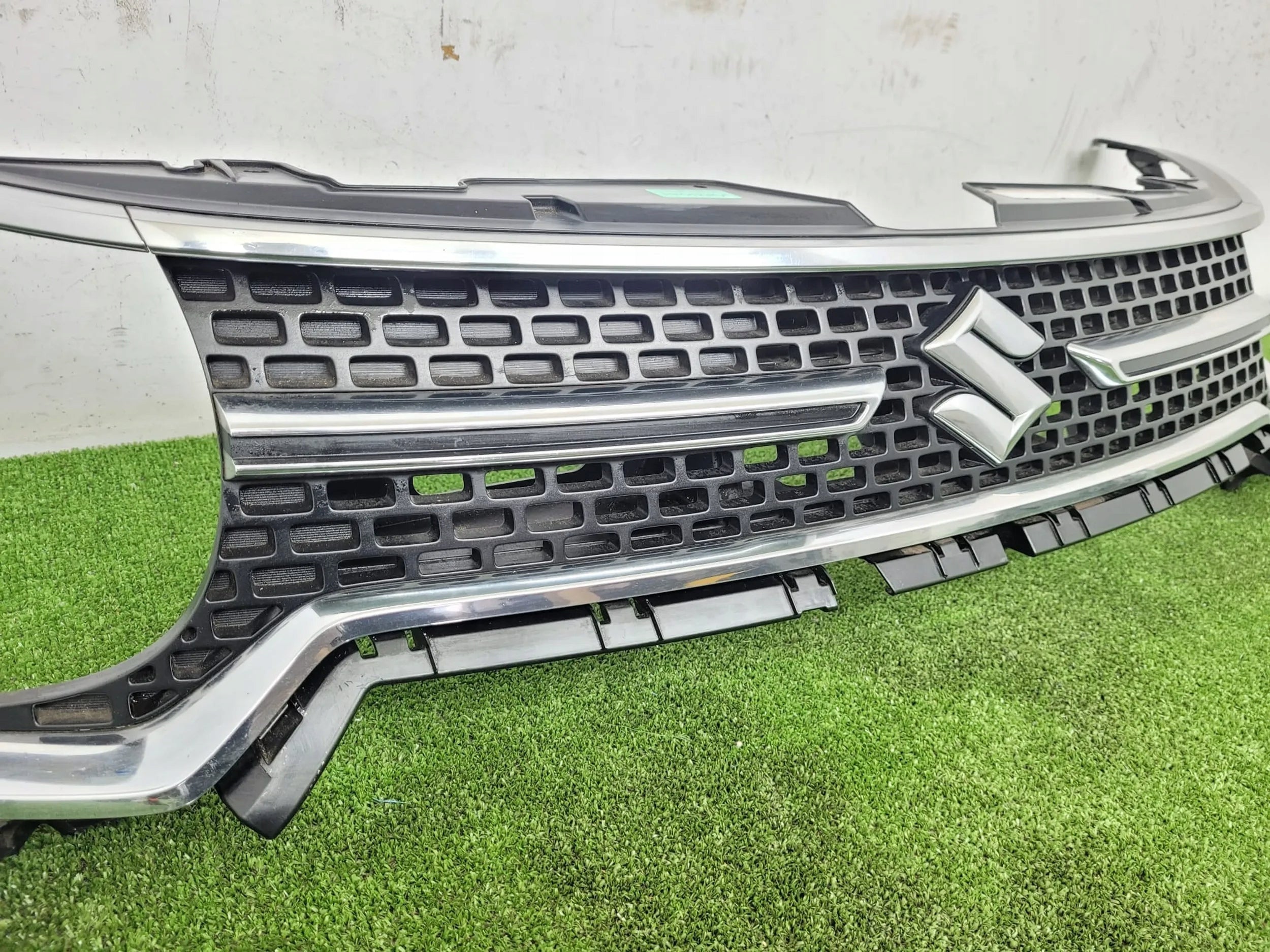 Kühlergrill Suzuki I IGNIS IGNIS III 3 FRONTGRILL 7211262r0 Kühlergitter