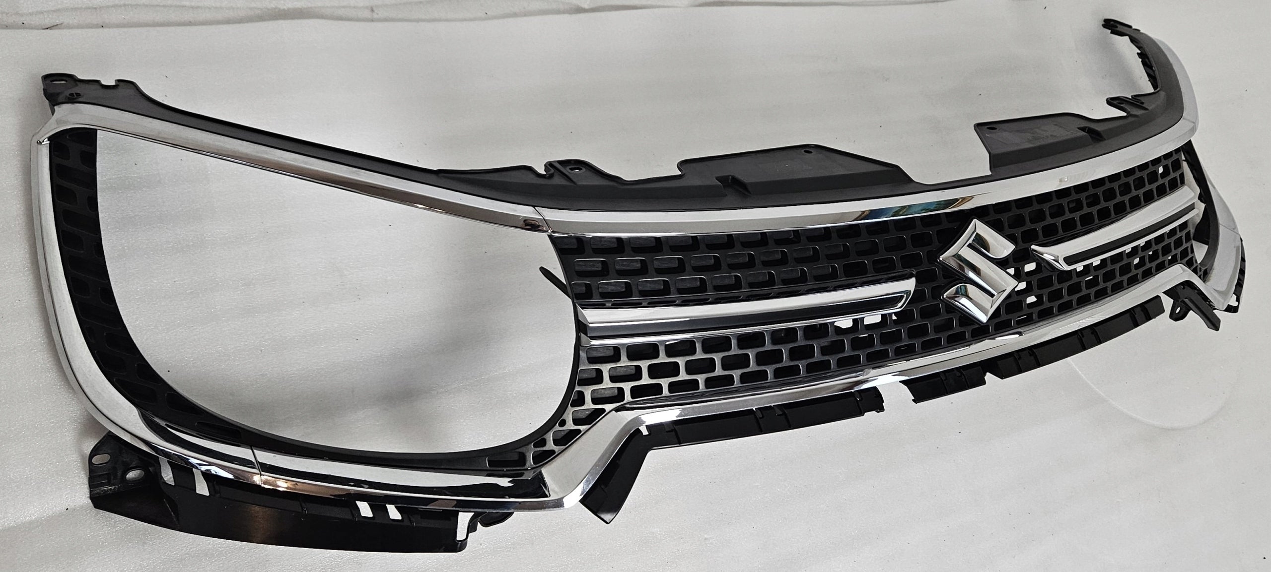 Kühlergrill Suzuki I IGNIS IGNIS III FRONTGRILL 7211262R0 Kühlergitter