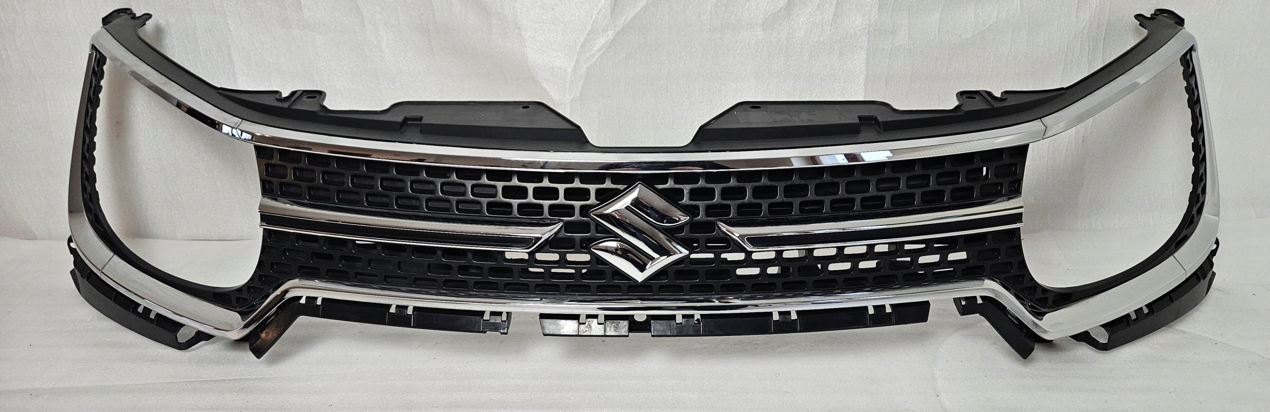 Kühlergrill Suzuki I IGNIS IGNIS III FRONTGRILL 7211262R0 Kühlergitter