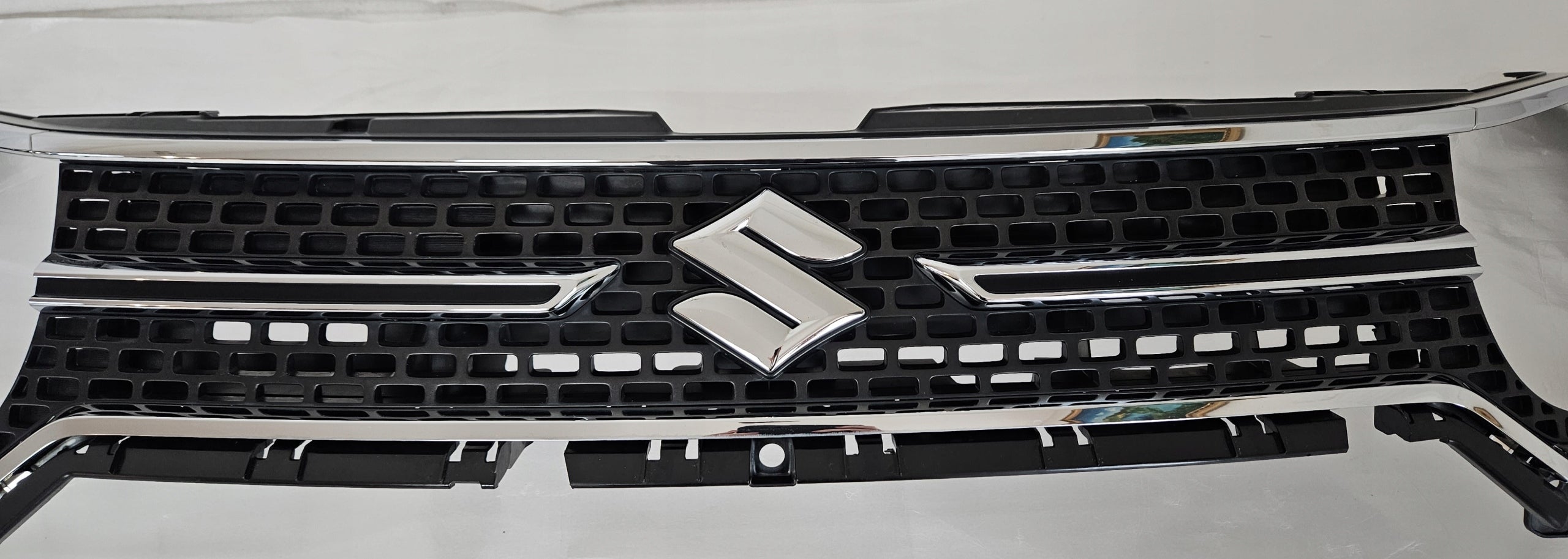 Kühlergrill Suzuki I IGNIS IGNIS III FRONTGRILL 7211262R0 Kühlergitter