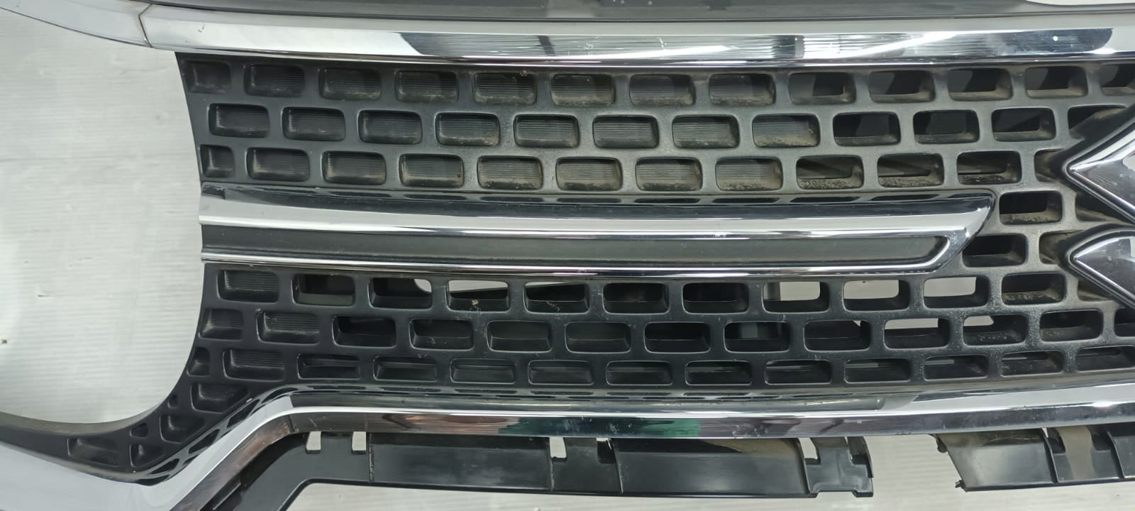 Kühlergrill Suzuki I IGNIS IGNIS III FRONTGRILL 7211262R0 Kühlergitter