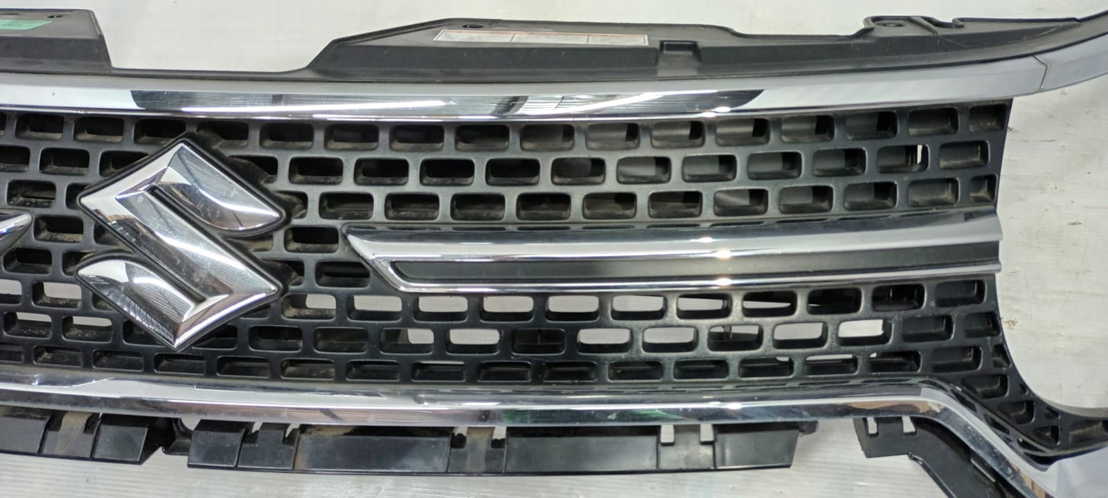 Kühlergrill Suzuki I IGNIS IGNIS III FRONTGRILL 7211262R0 Kühlergitter