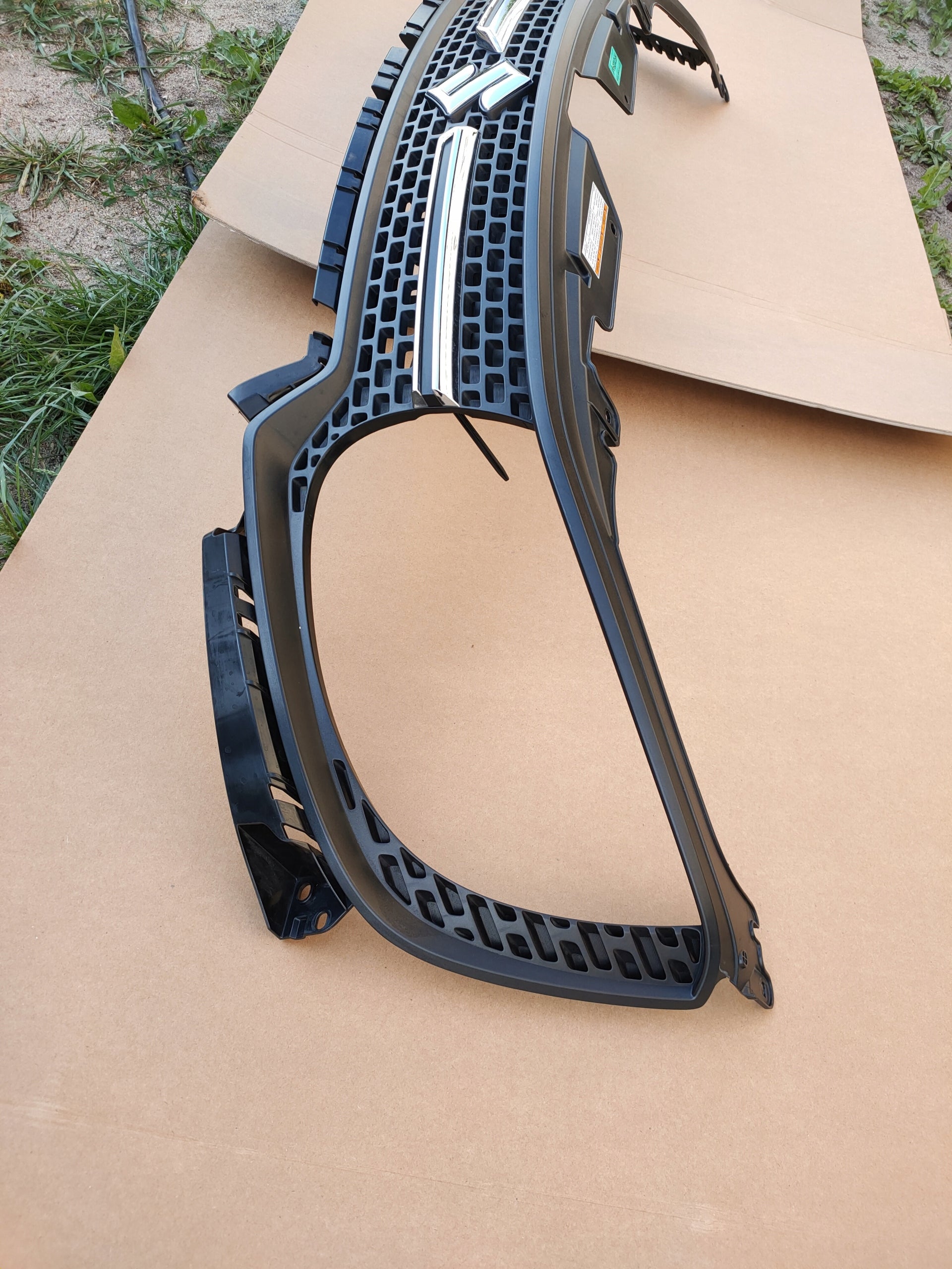 Kühlergrill Suzuki I IGNIS FRONTGRILL 7211262R0 Kühlergitter