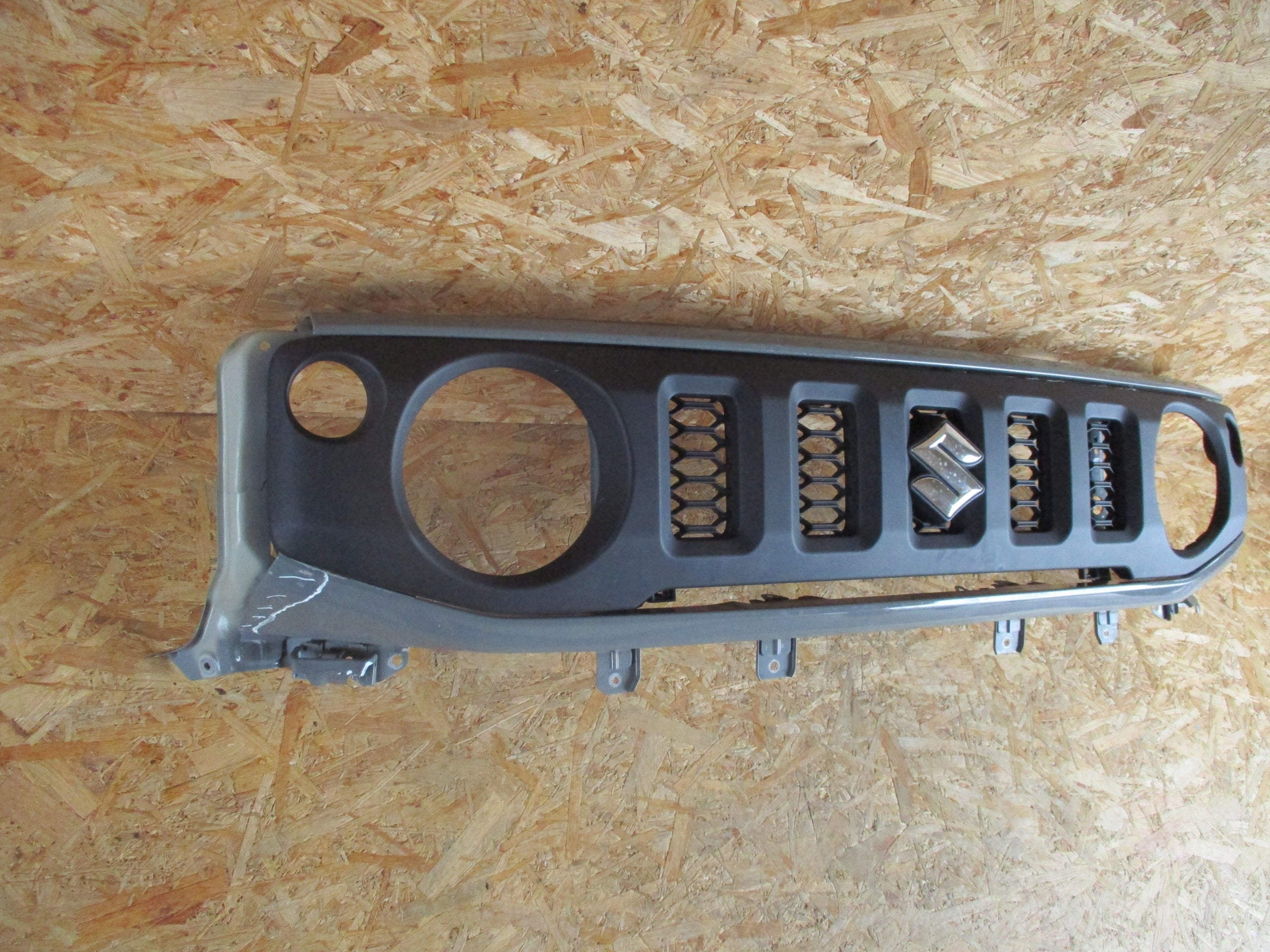 Kühlergrill Suzuki JIMNY IV FRONTGRILL 7211178R07 Kühlergitter