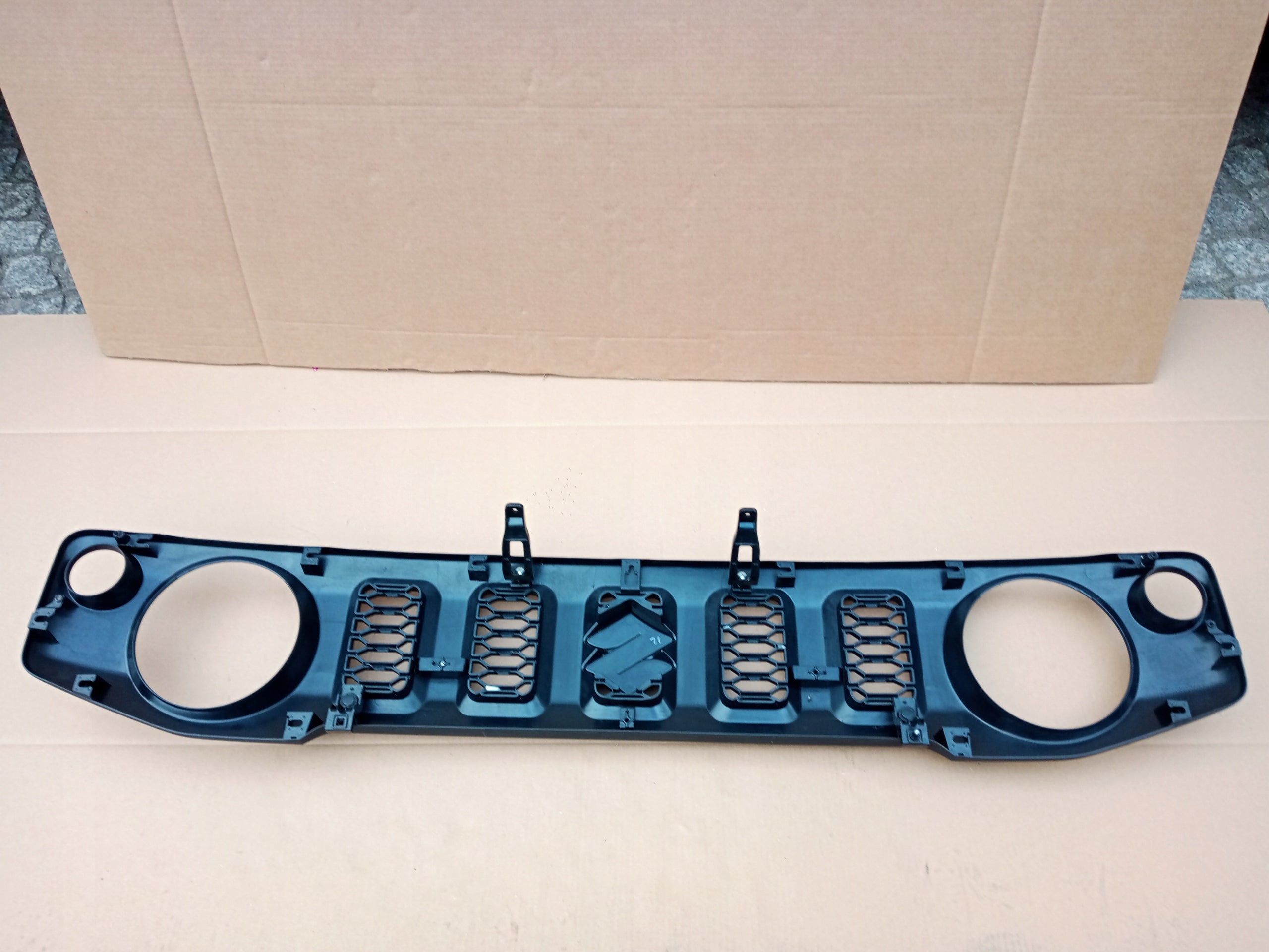 Kühlergrill Suzuki JIMNY FRONTGRILL 7211178R0 Kühlergitter