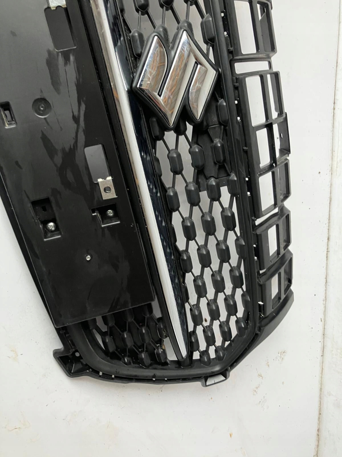 Kühlergrill Suzuki I SWIFT FRONTGRILL Kühlergitter