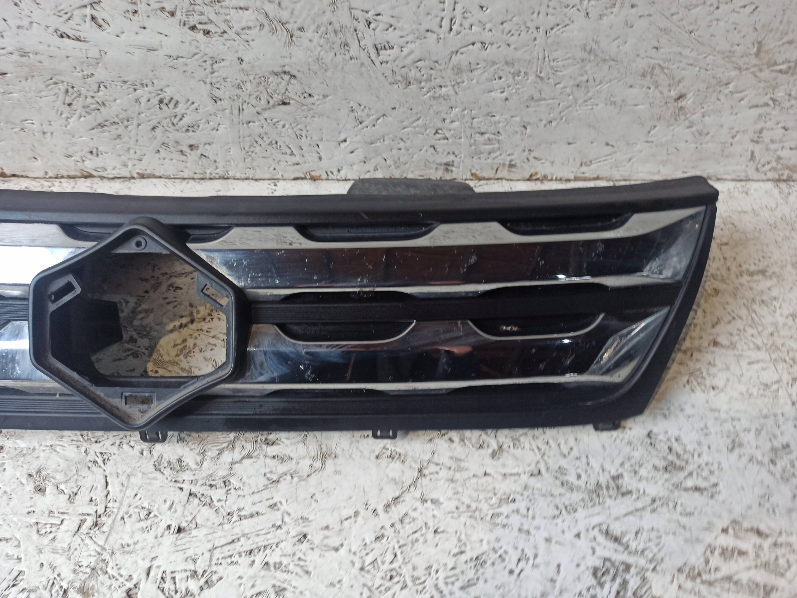 Kühlergrill Suzuki VITARA II I VITARA FRONTGRILL 7212154P0s Kühlergitter