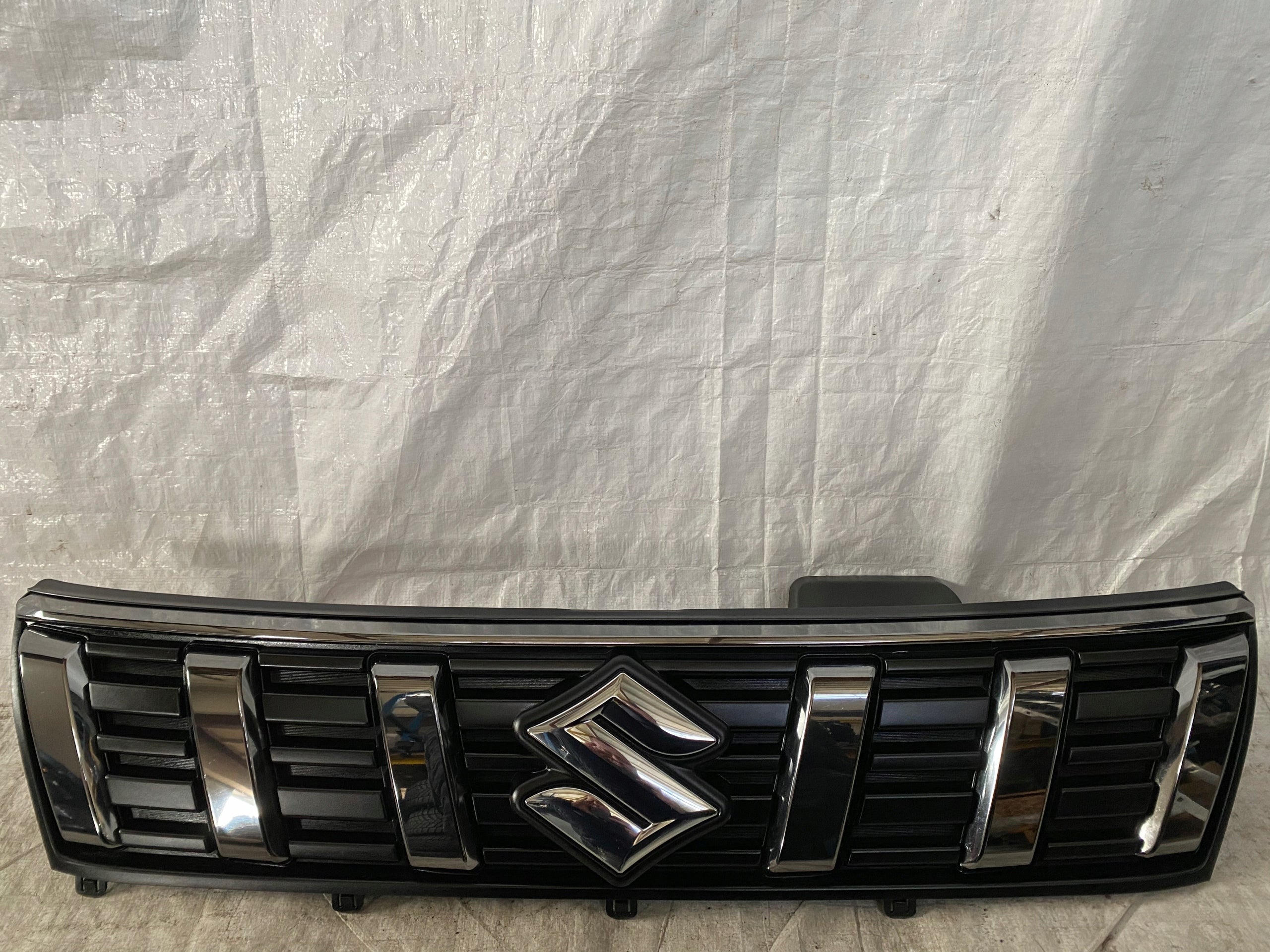 Kühlergrill Suzuki I VITARA FRONTGRILL 7212186R0 Kühlergitter