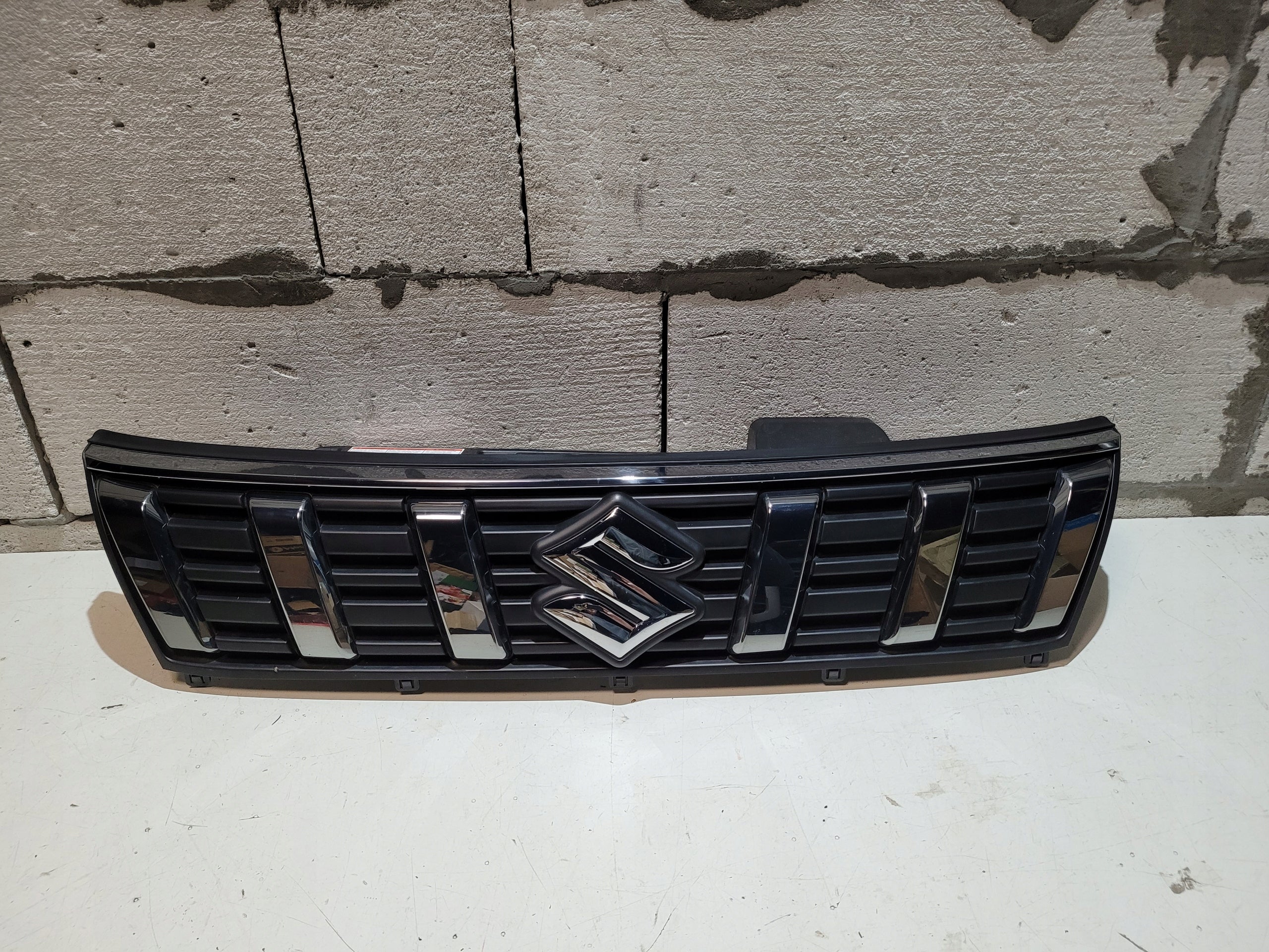 Kühlergrill Suzuki VITARA II I VITARA FRONTGRILL 7212186R07 Kühlergitter