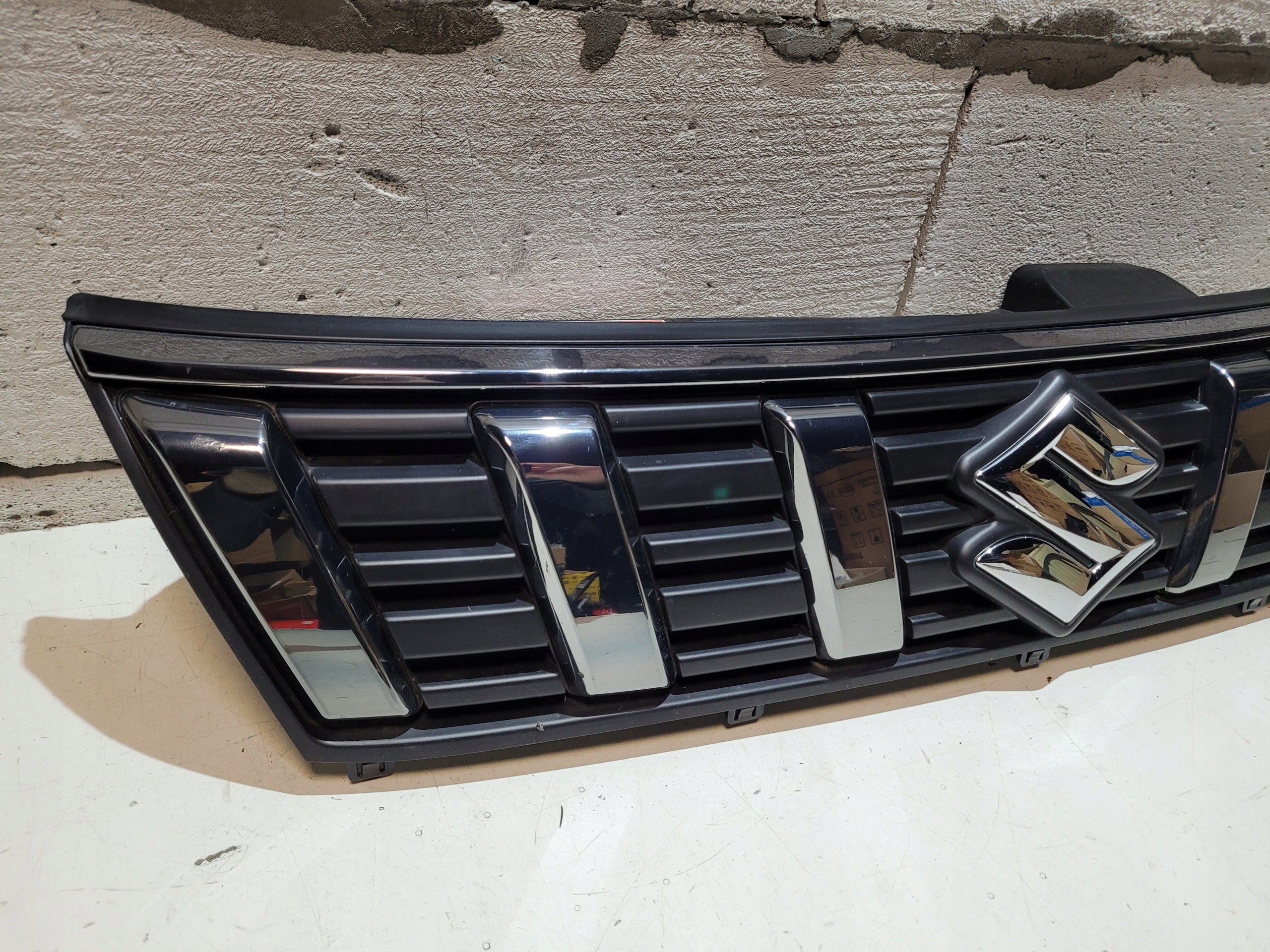 Kühlergrill Suzuki VITARA II I VITARA FRONTGRILL 7212186R07 Kühlergitter